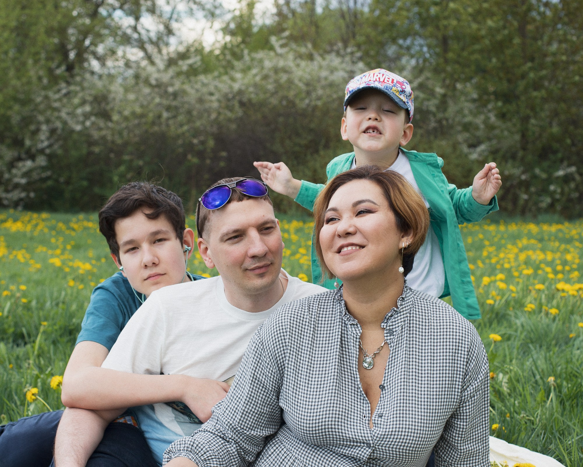 Семейная фотосессия в весеннем саду. Необычные портретные фотосессии под ключ в Москве