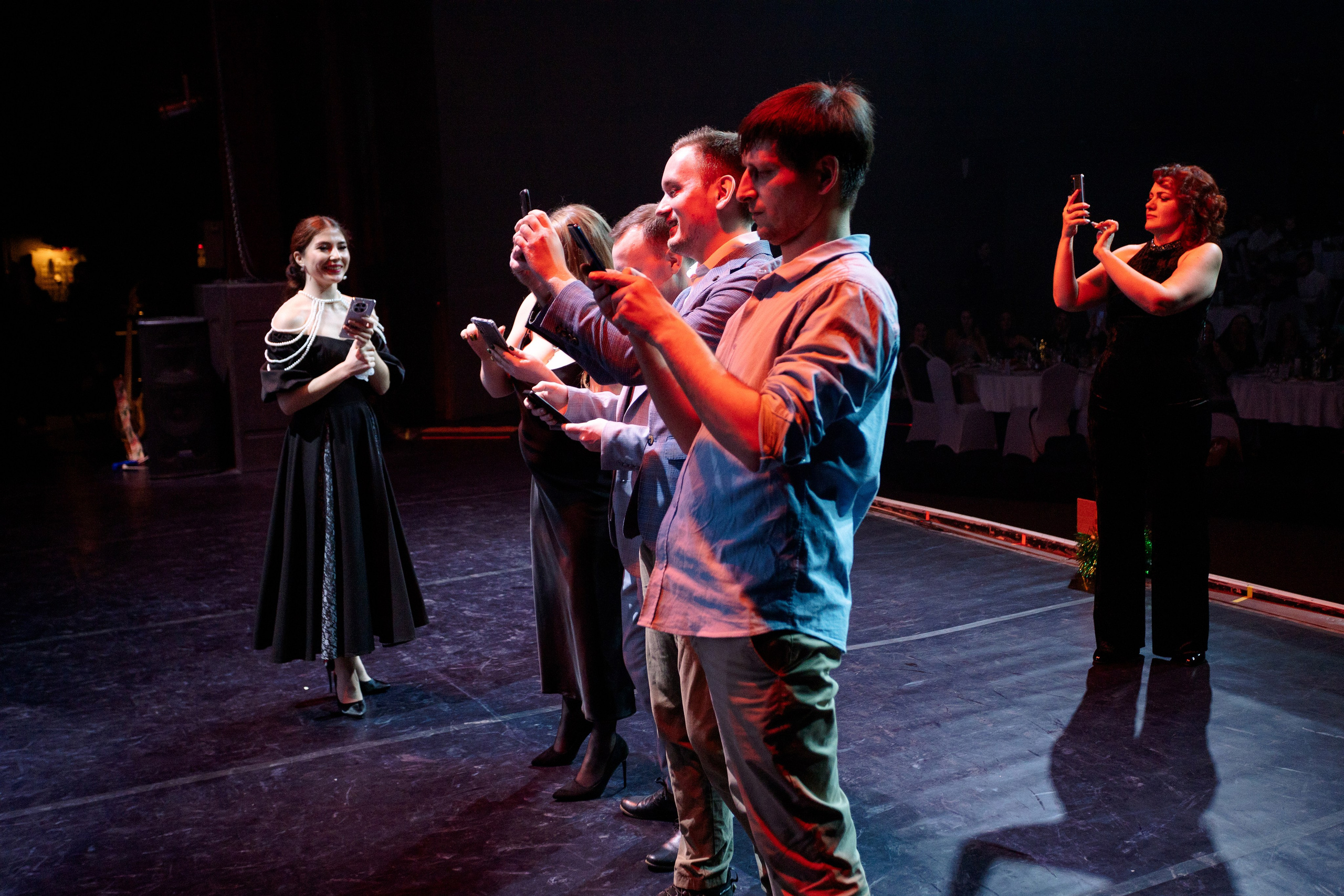 РЕПОРТАЖ: НОВЫЙ ГОД В ДК МЕТАЛЛУРГ. Профессиональный фотограф в Ижевске Леша Петров