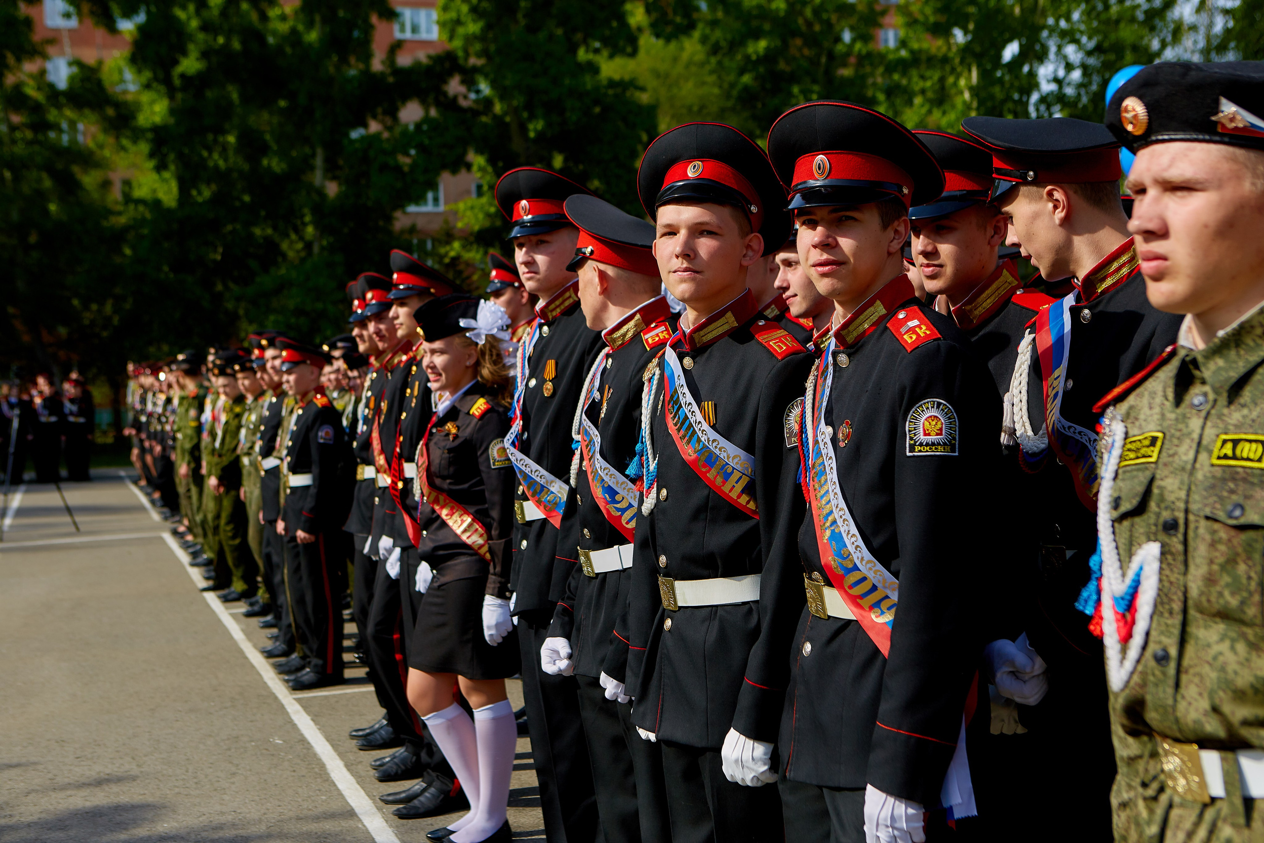Кадеты последний звонок. Фотограф Вячеслав Фарунин
