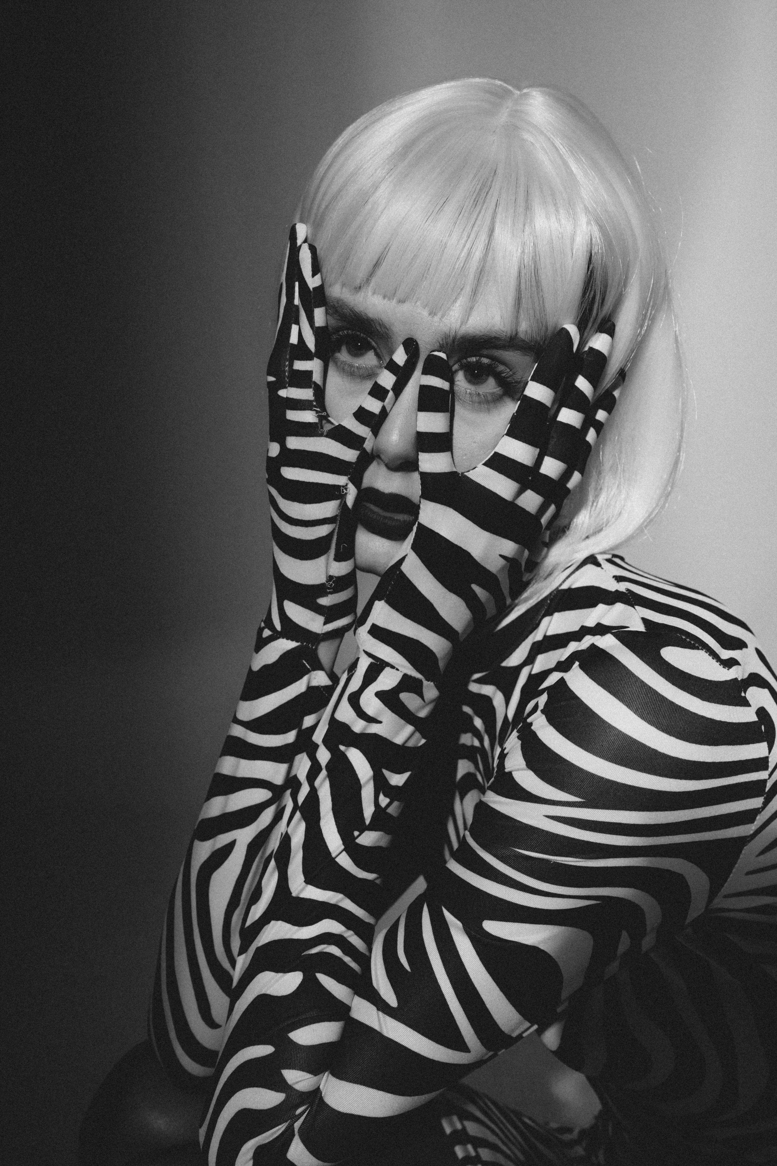 На однотонном фоне. Евгений Щетников Фотограф-Тюмень