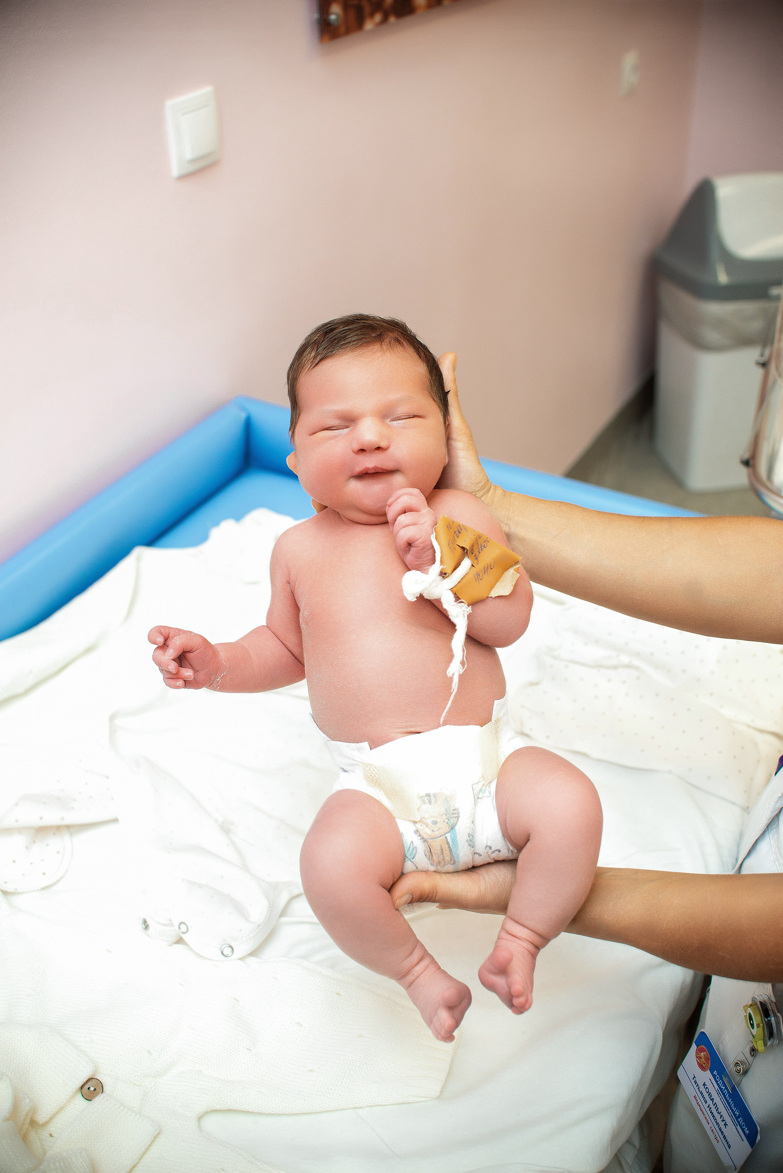 Выписка Надюши 5РД. Семейный фотограф на выписку из роддома и крещение Минск Настя Гришук