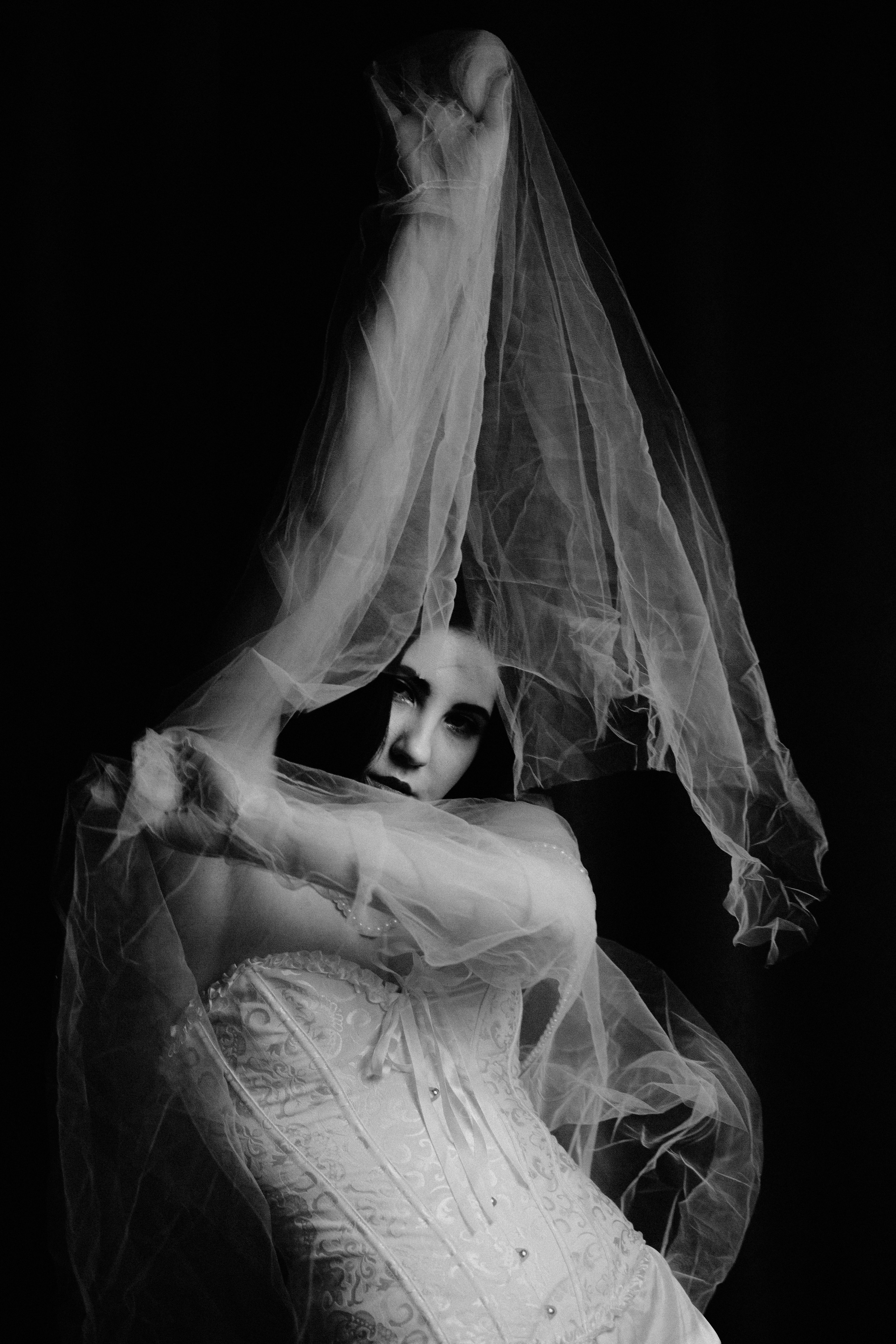 Танцуй. Сюрреализм. Чувственность. Арт-фотограф Крис Л. в Тобольске: портрет, семейные, свадьбы