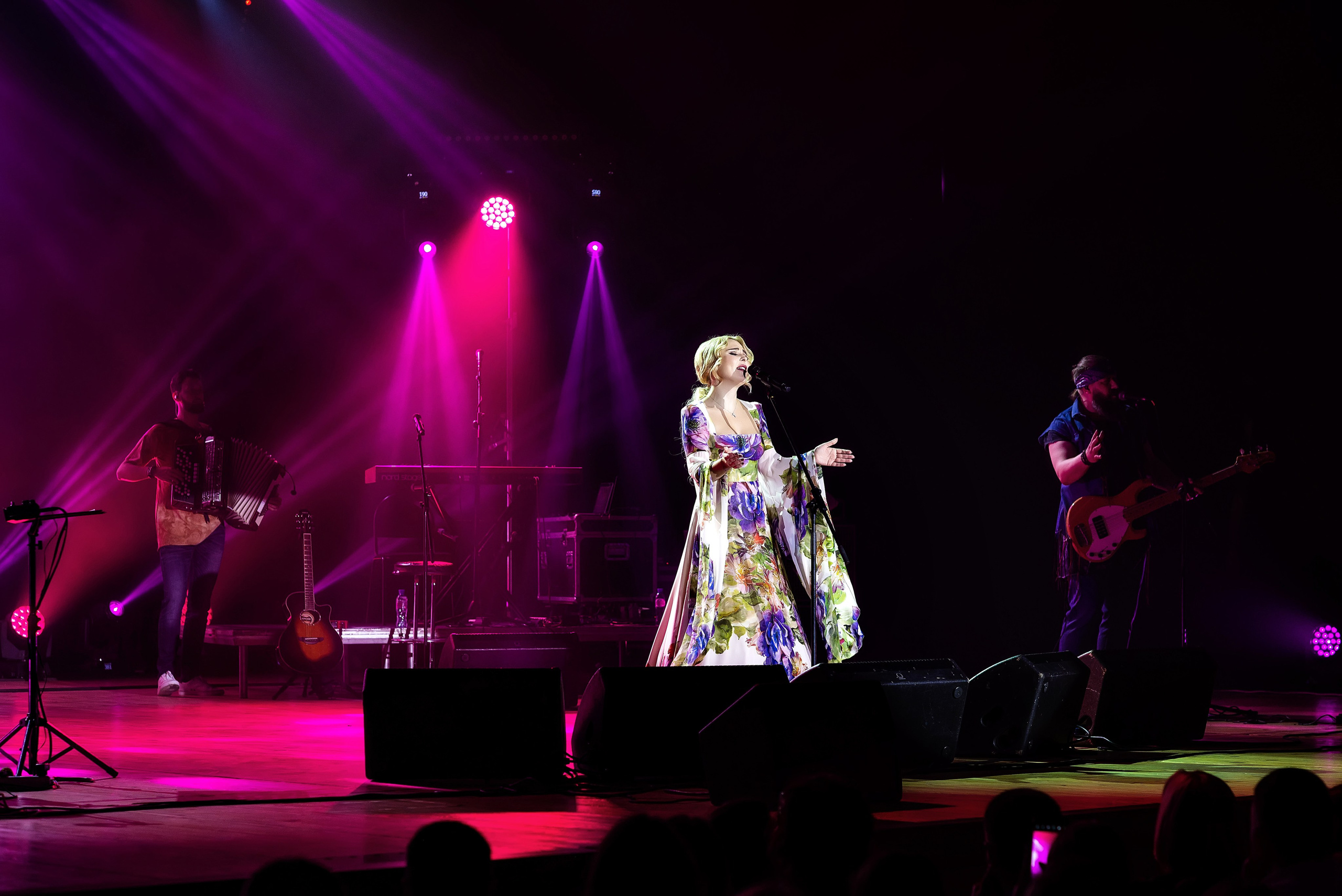 Концерт Пелагеи. Школьный, фэшн фотограф в Тюмени и в России Ирина Королева