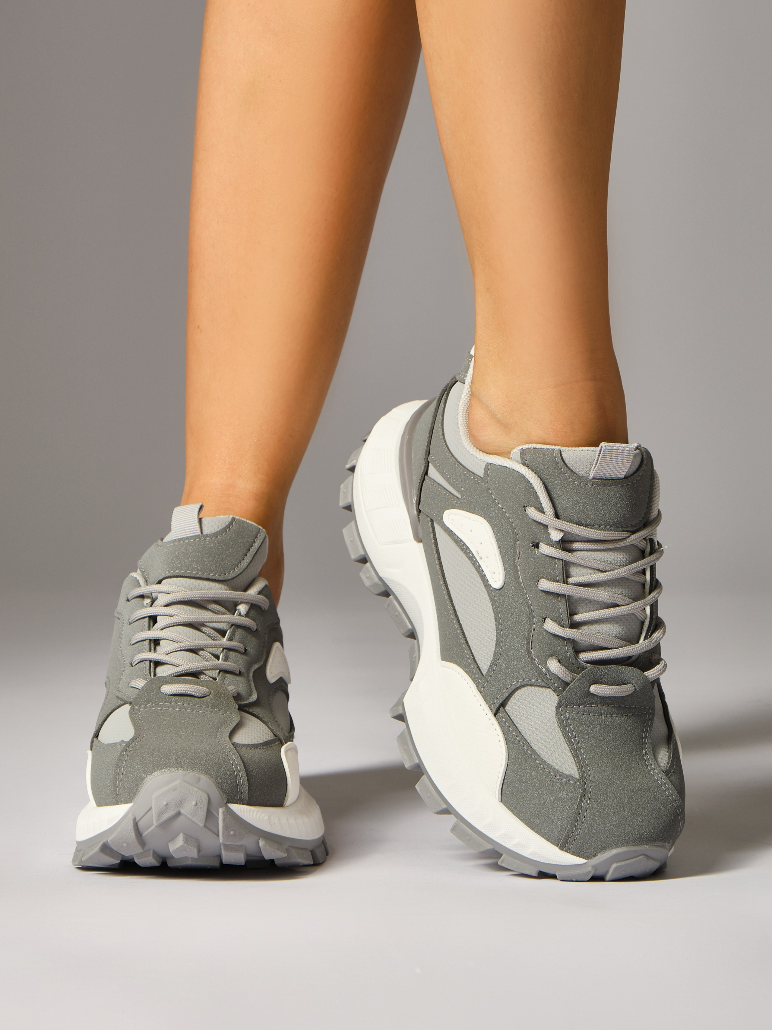 Кроссовки. Фотостудия для Wildberries Ozon