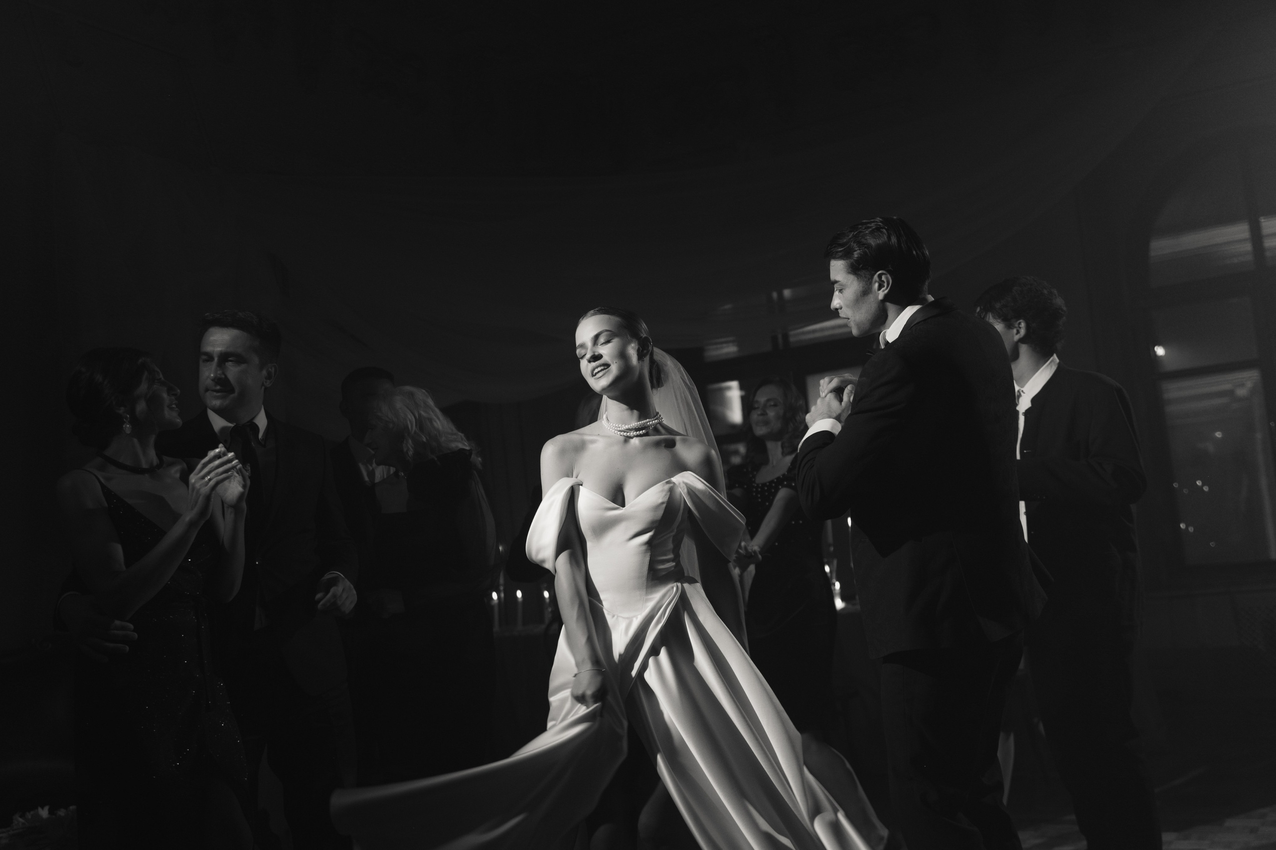 Камерный свадебный ужин при свечах в старинном особняке в фотостудии 21. Kult. Ярослава Ерина — свадебный фотограф в Москве