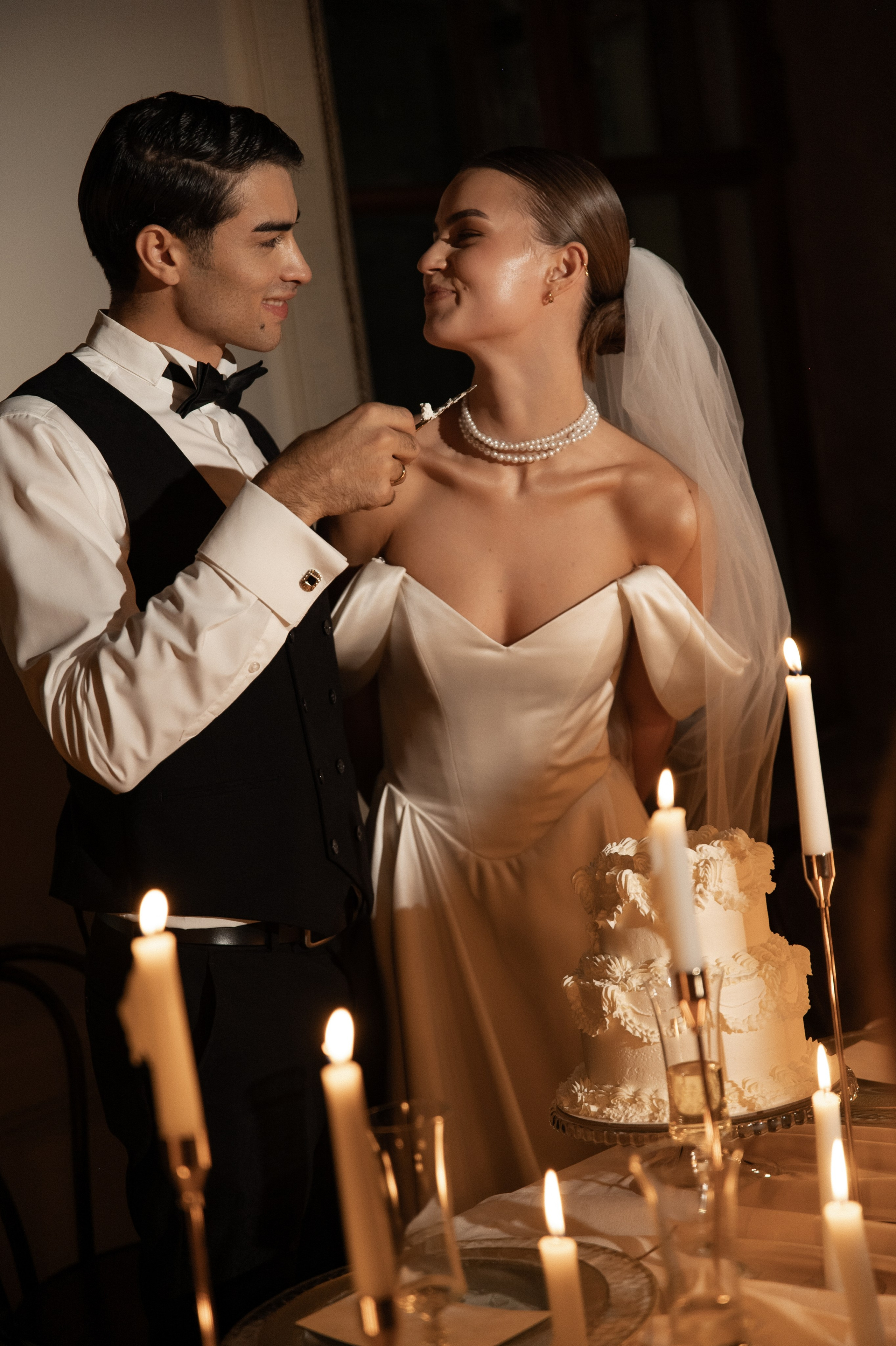 Камерный свадебный ужин при свечах в старинном особняке в фотостудии 21. Kult. Ярослава Ерина — свадебный фотограф в Москве