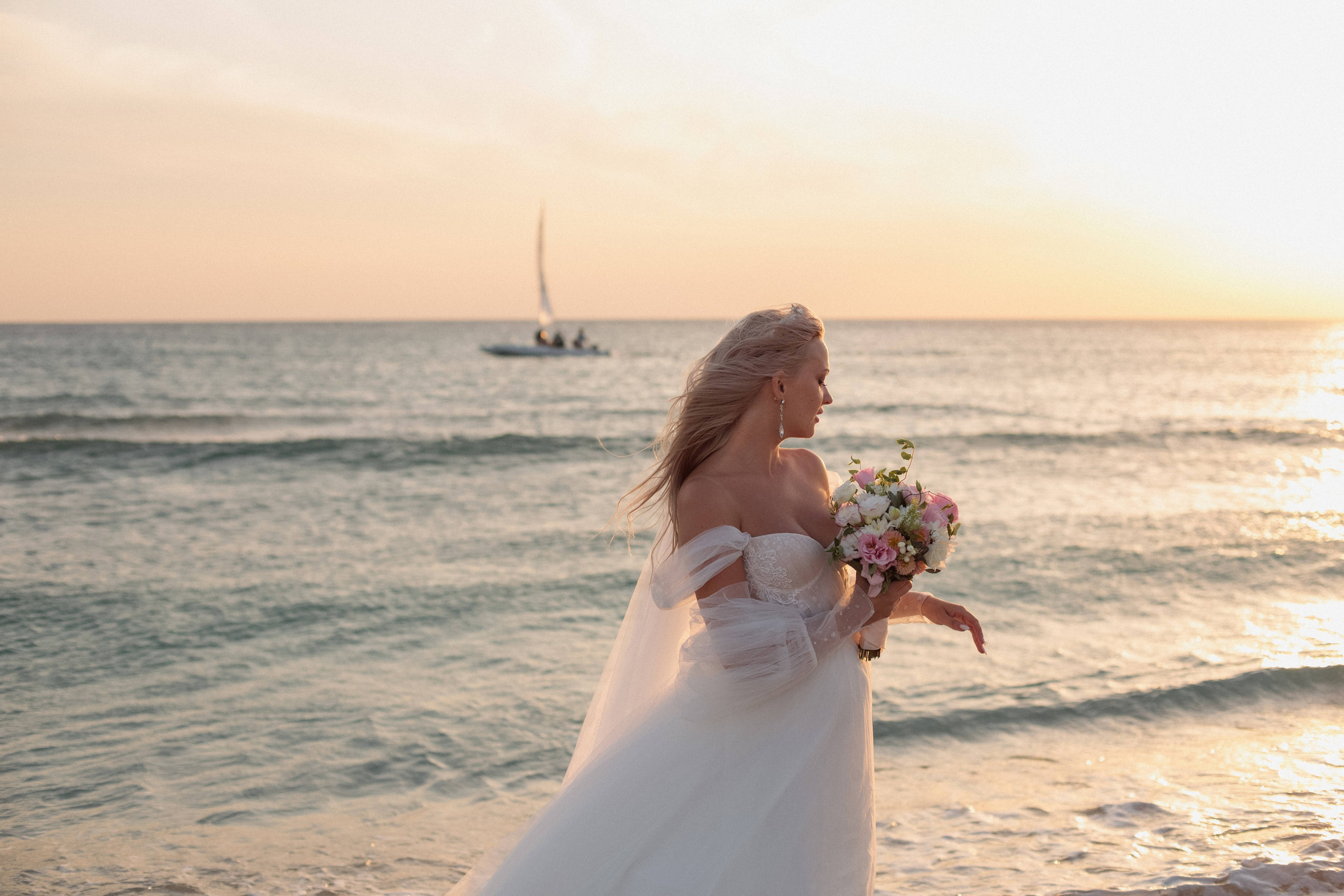 «Начало любви на побережье Поповки: история свадьбы, застывшая в кадре». Свадебный фотограф Мироманов Николай в Крыму