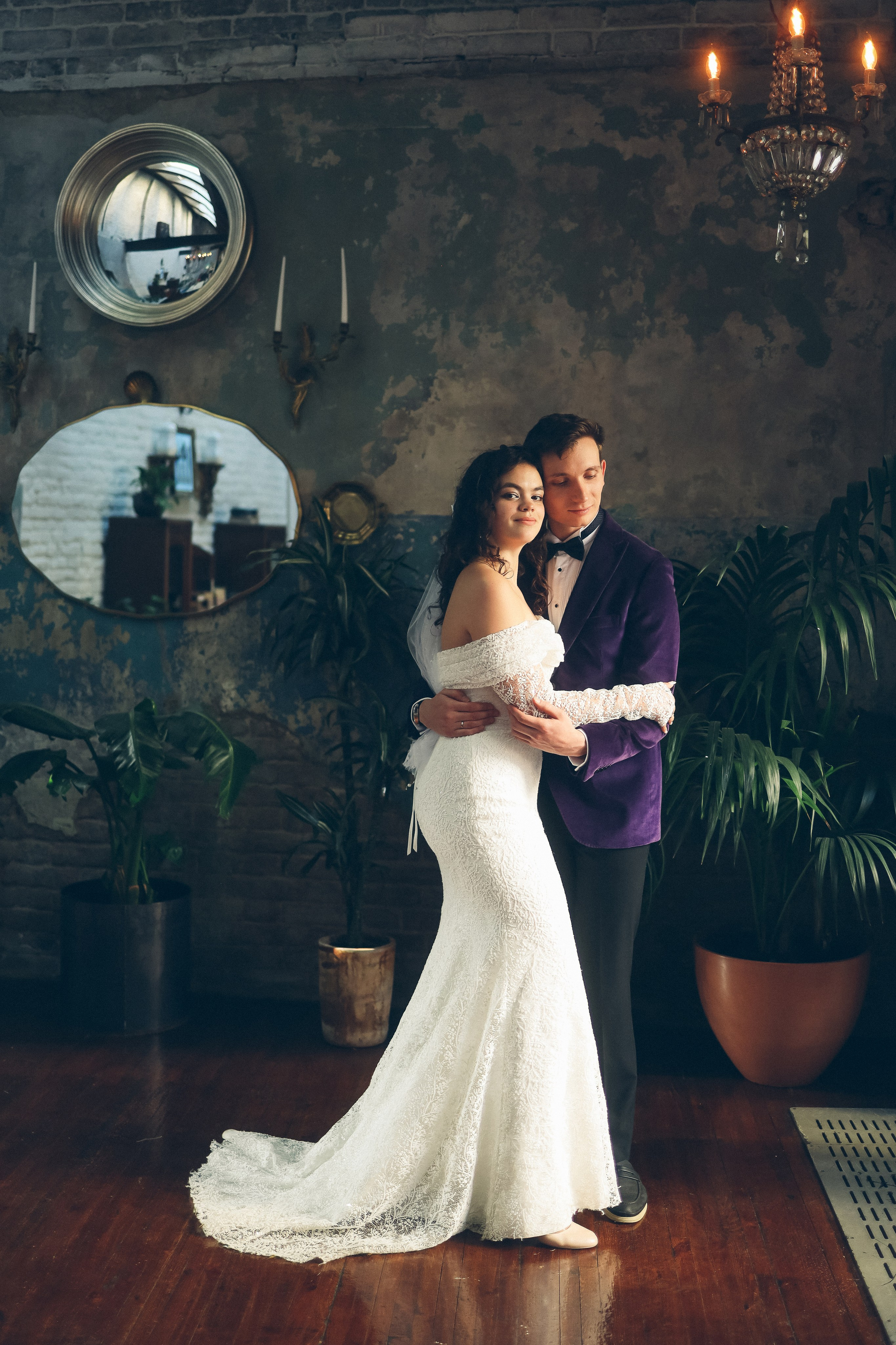 Илья и Науэль, прогулка и роспись в пространстве Yauza. Свадебный и портретный фотограф в Москве Кристина Золотова