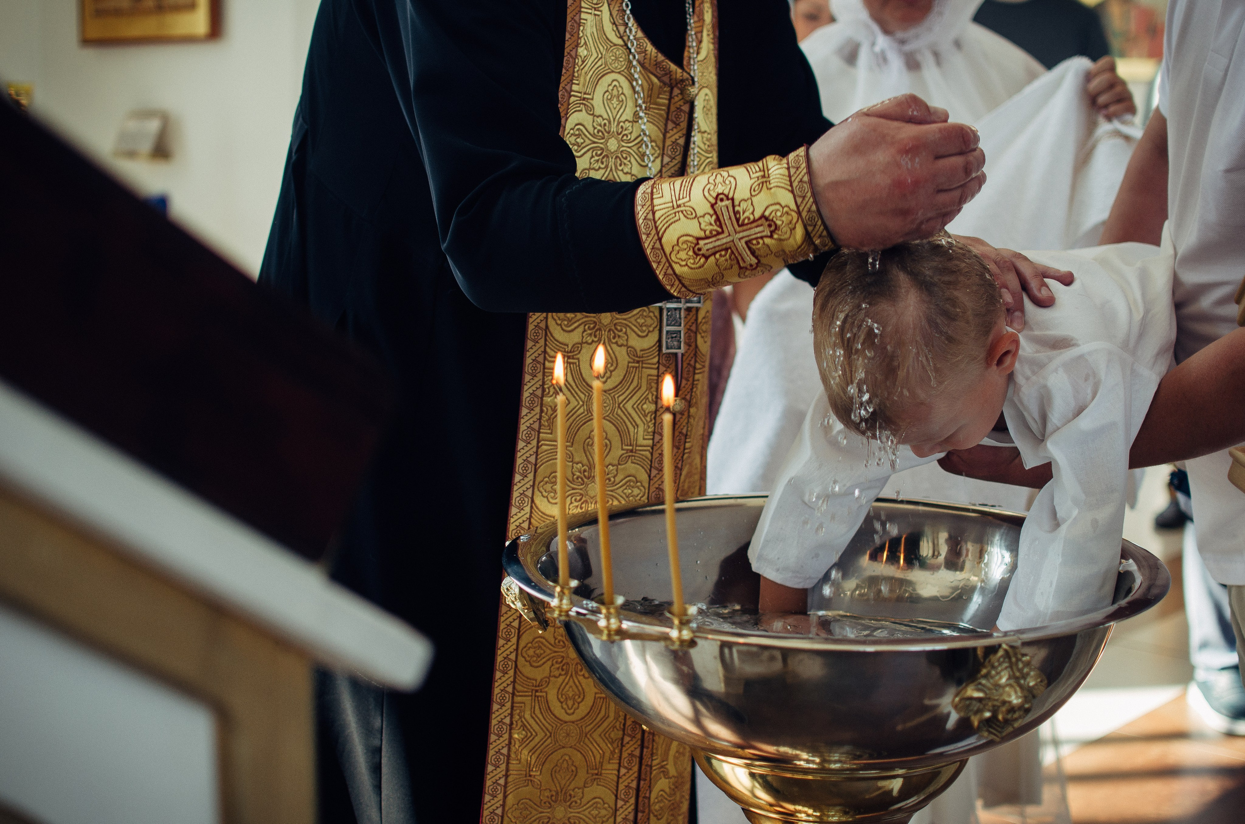 Крещение Андрюши — Трогательные моменты в фотографиях. Семейный фотограф во Всеволожске и Санкт-Петербурге Юлия Капустина