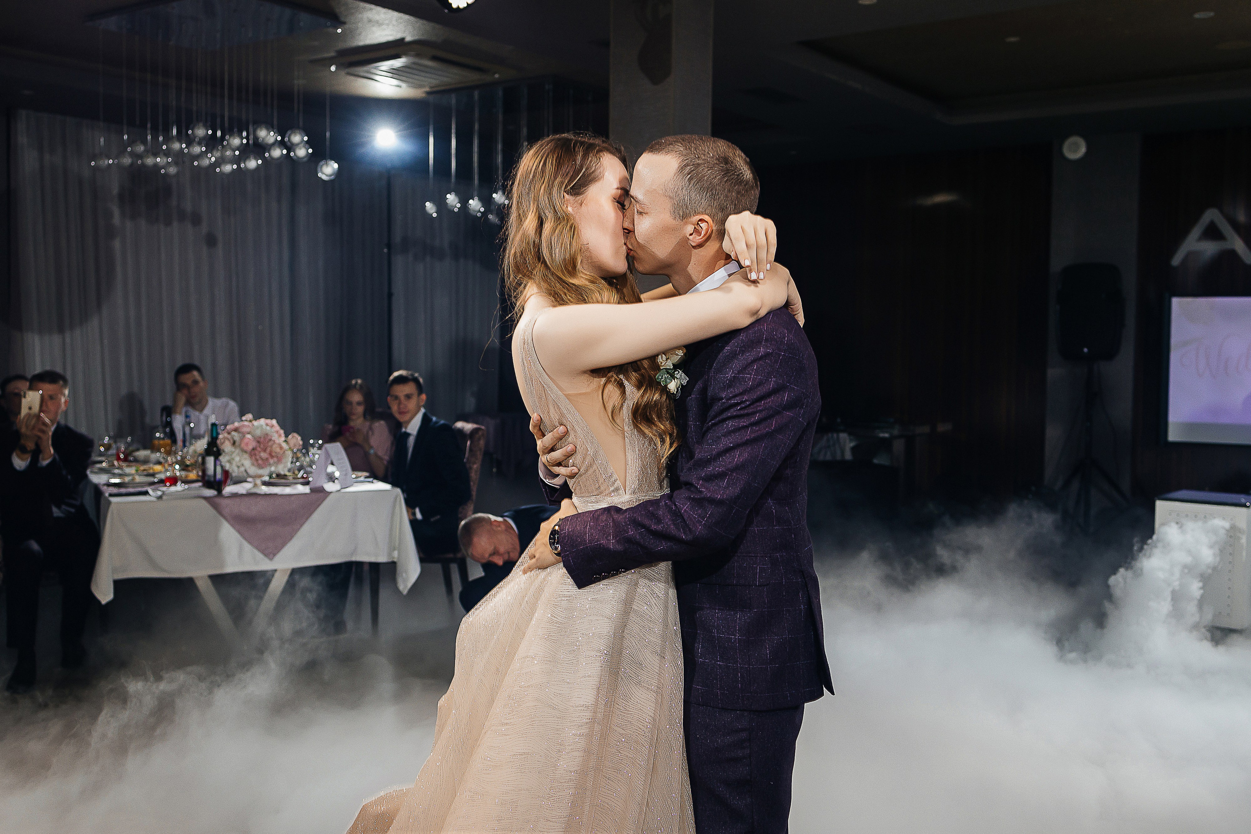 Роскошная выездная церемония в отеле. Олег Сверчков | Свадебный фотограф Вологда