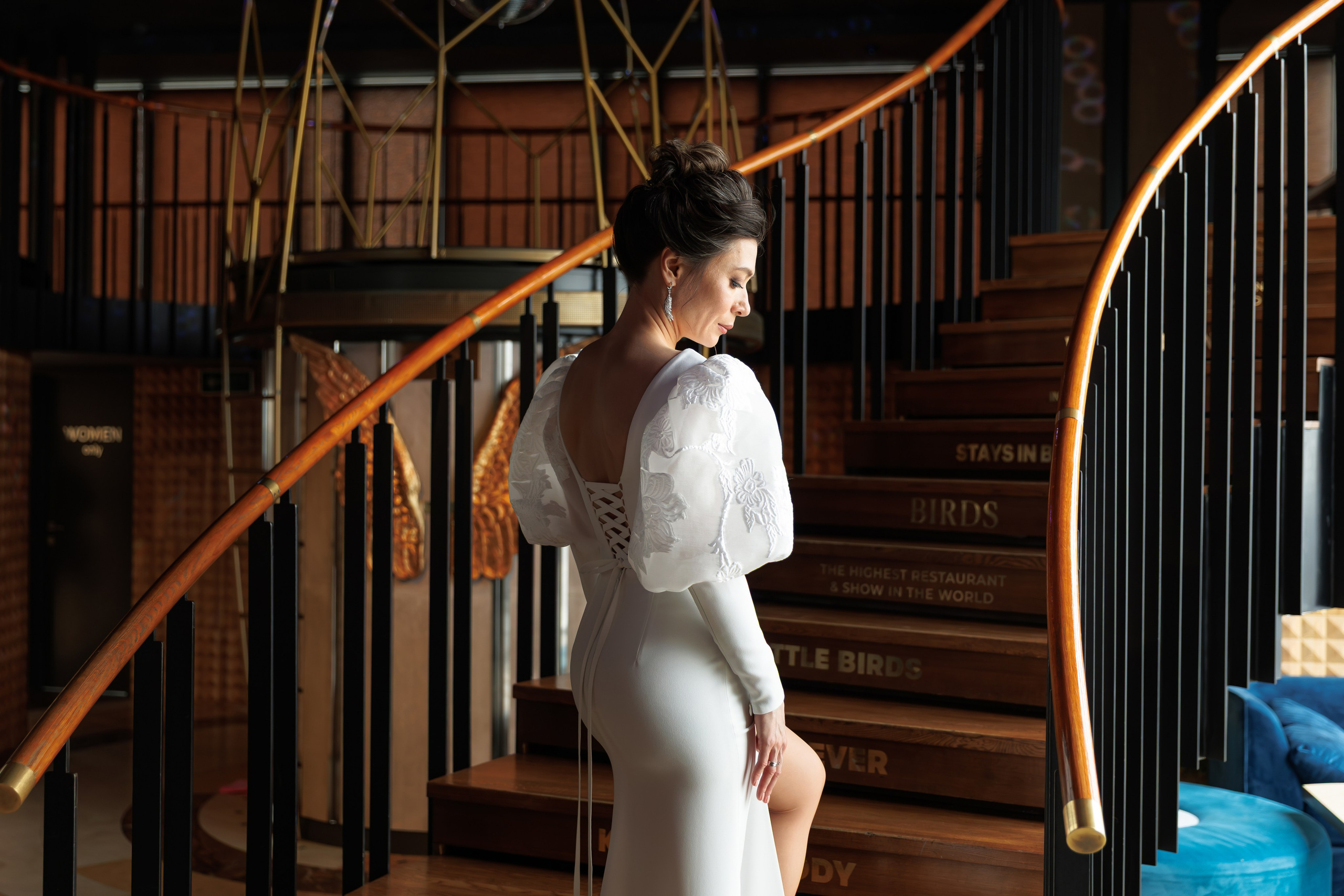 Свадебная фотосессия в библиотеке читальне им Пушкина. Свадебный фотограф Москва и МО Сергей Киржаев