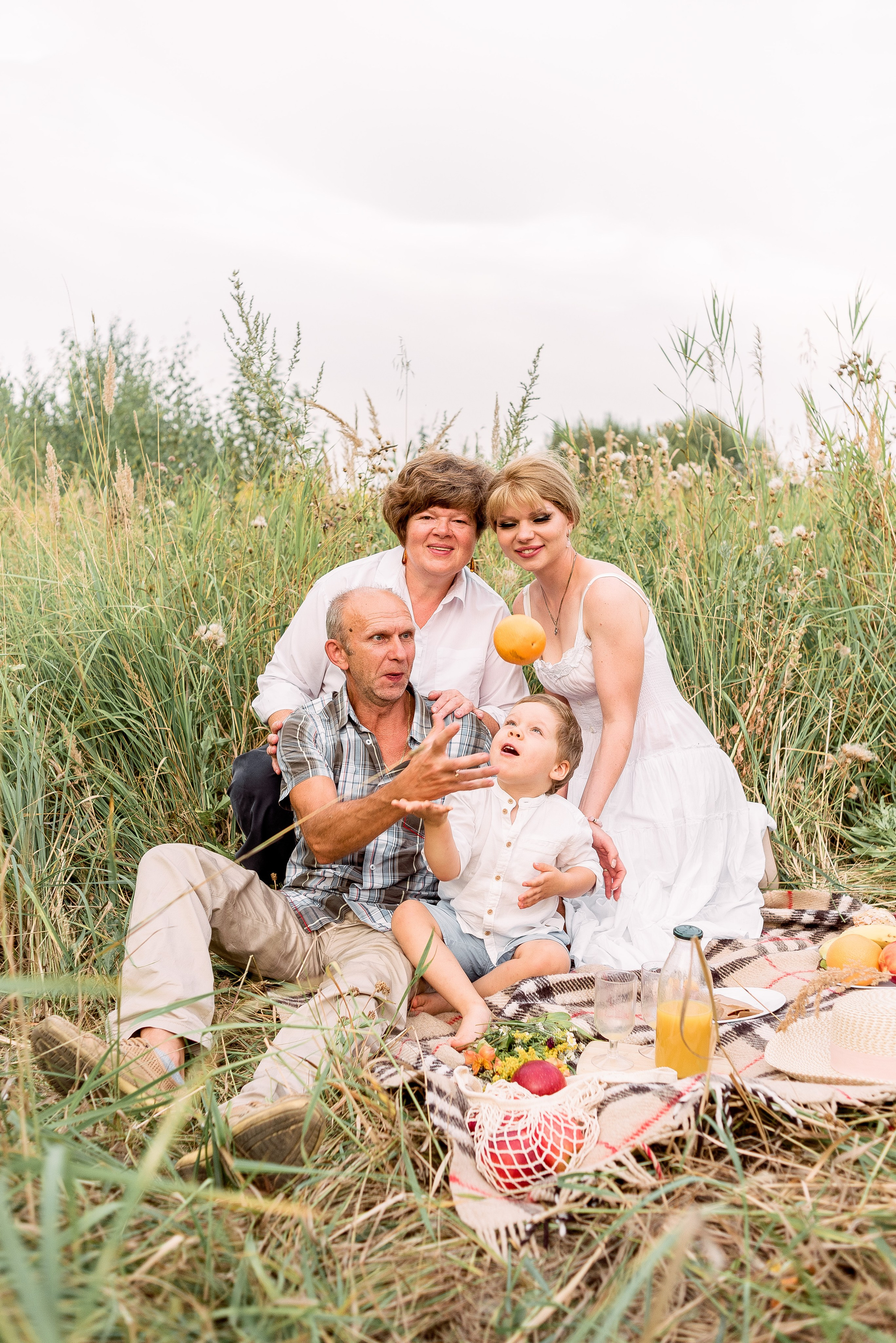 В поле. Фотограф Юлия Попова