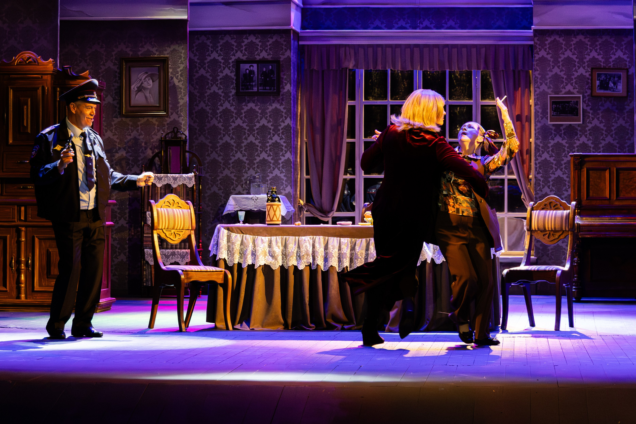 Театр Юного Зрителя «Отчаянные Тетки». Фотограф Марк Файзулин