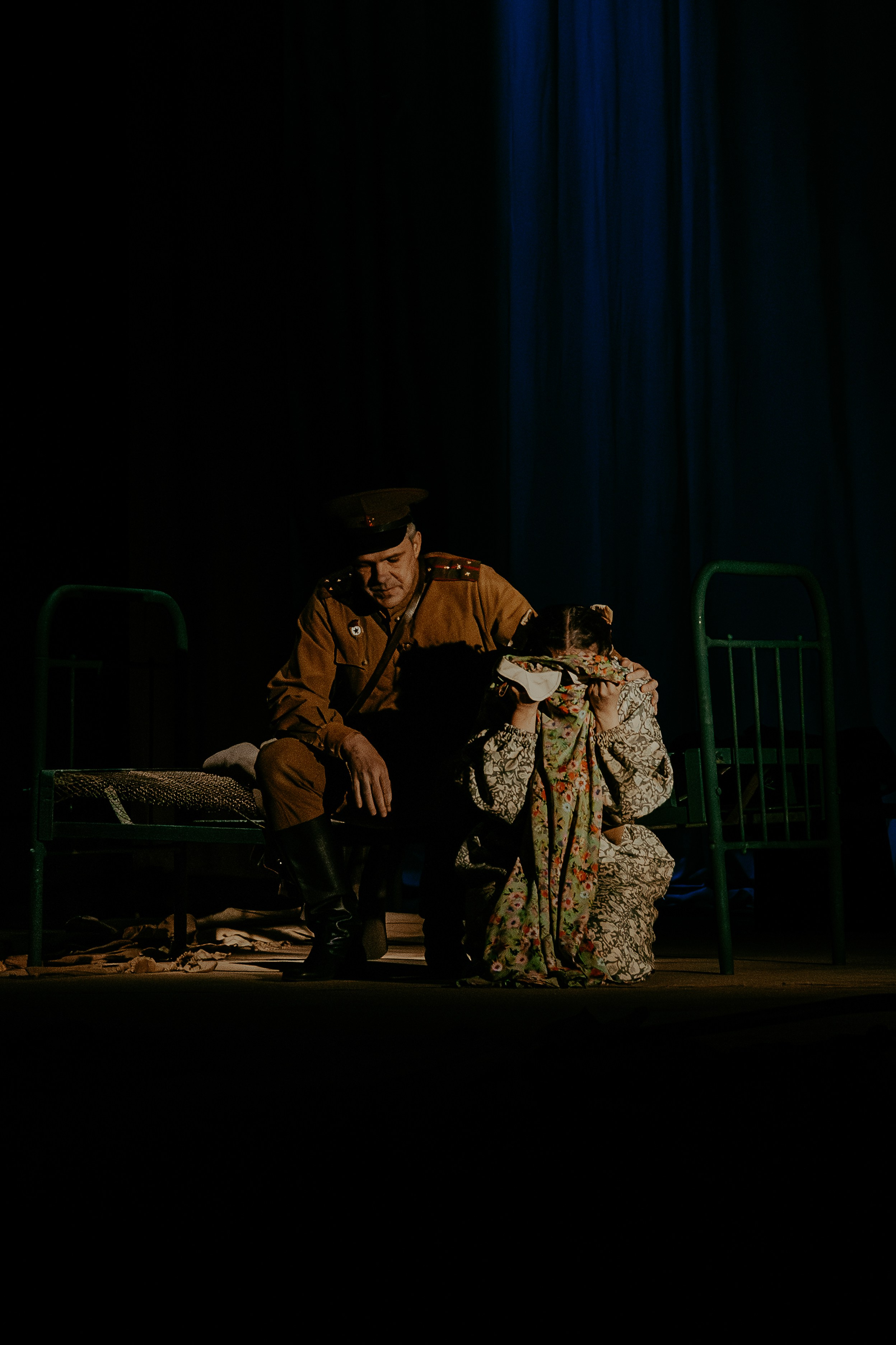 Театр Юного Зрителя " Не покидай меня». Фотограф Марк Файзулин