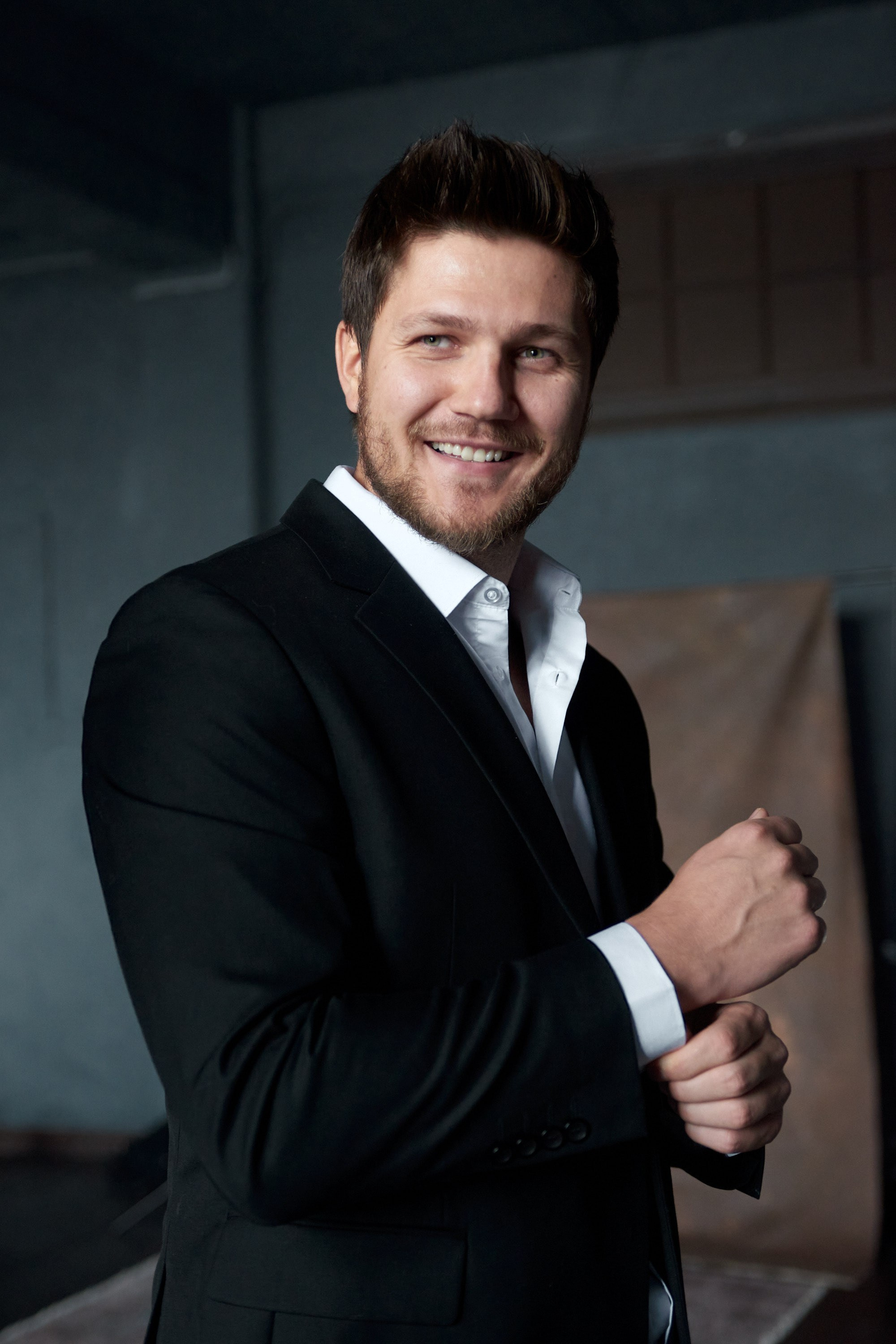 Свадебная фотосессия с борзыми в фотостудии