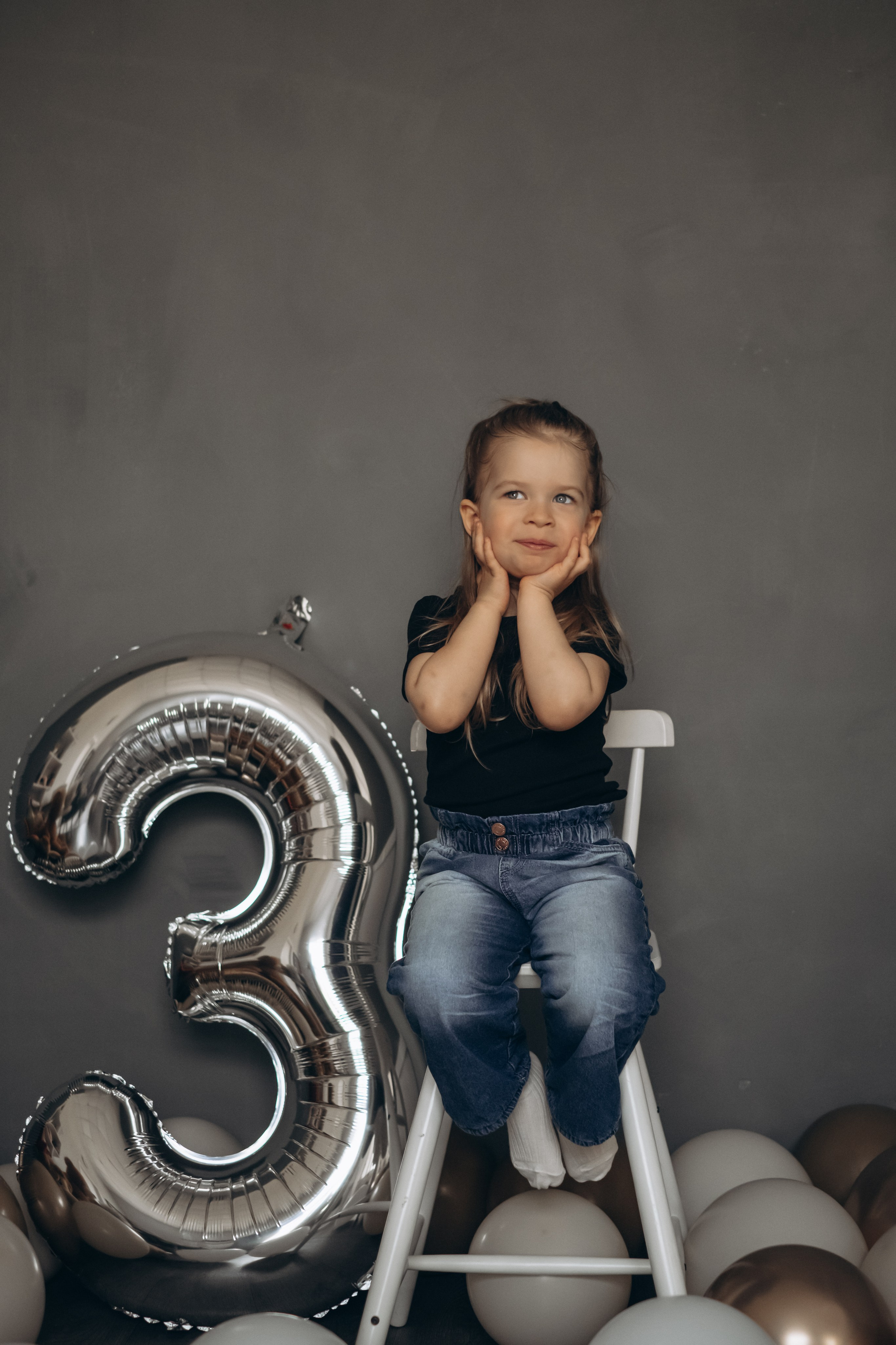 Фотосессия «День рождения» в минималистичной студии. Фотограф Новосибирск Анна Рождественская