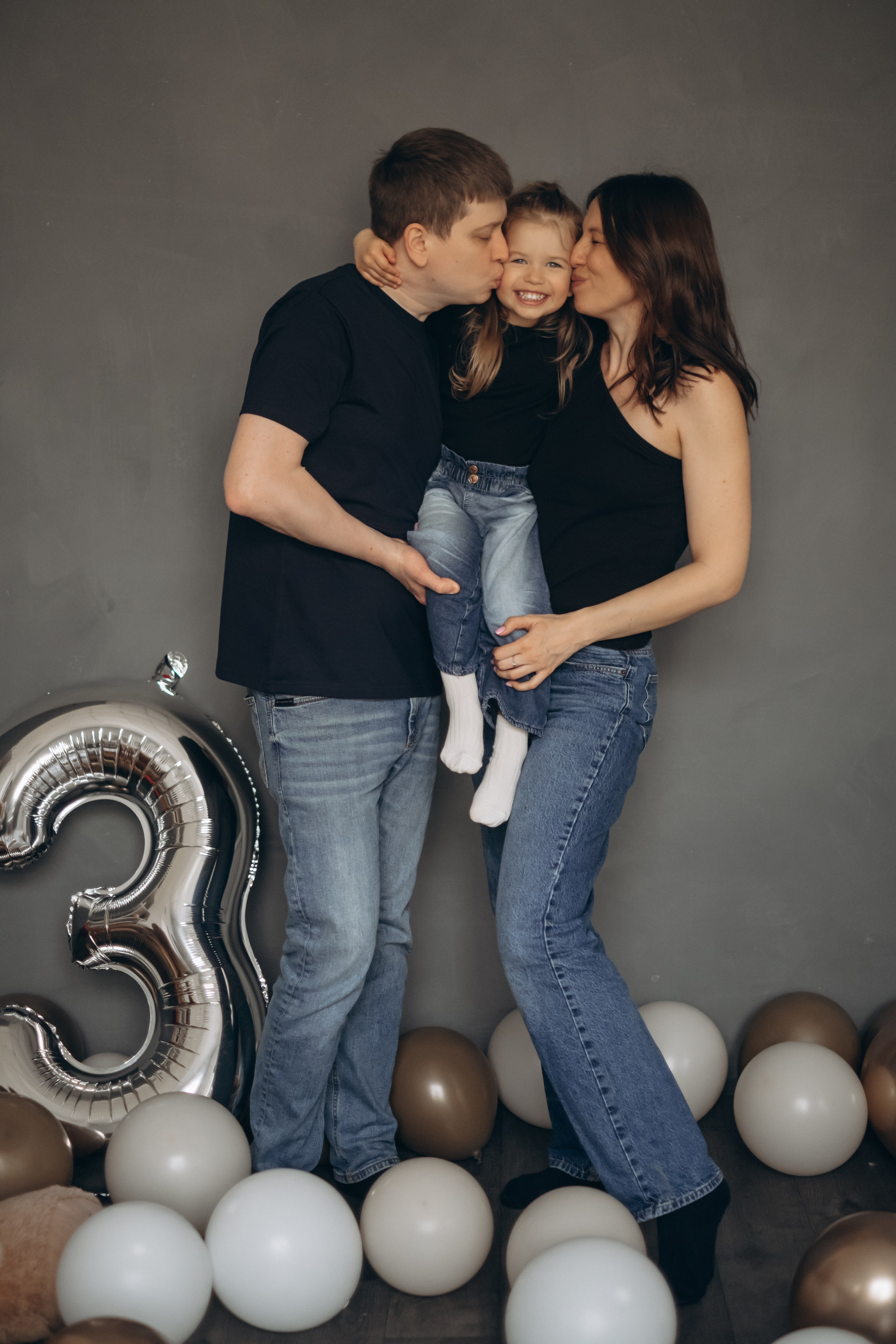 Фотосессия «День рождения» в минималистичной студии. Фотограф Новосибирск Анна Рождественская