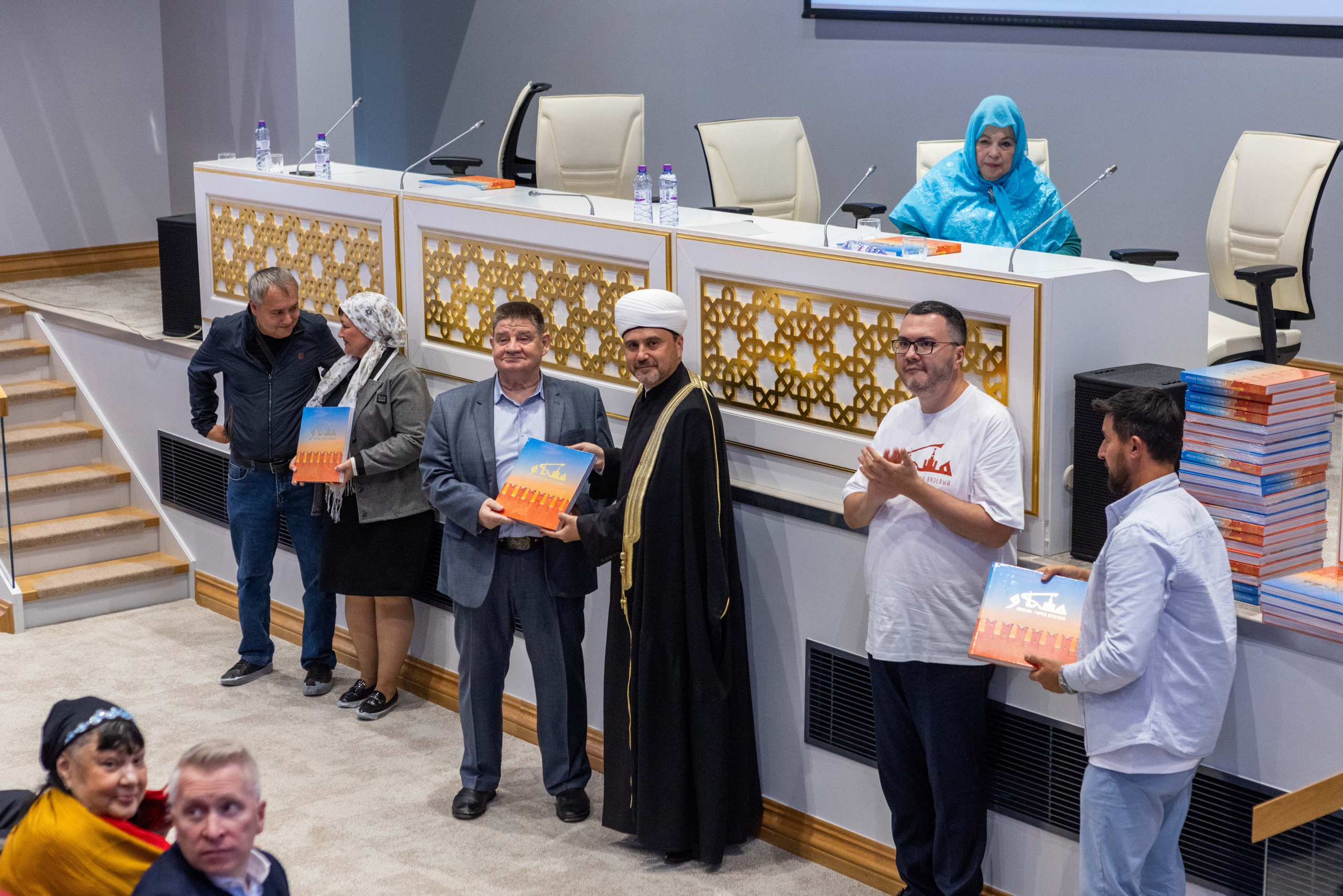 Репортаж с презентации книги — «Москва: город вязевый». Рекламный, предметный, репортажный, семейный фотограф и художник в Москве