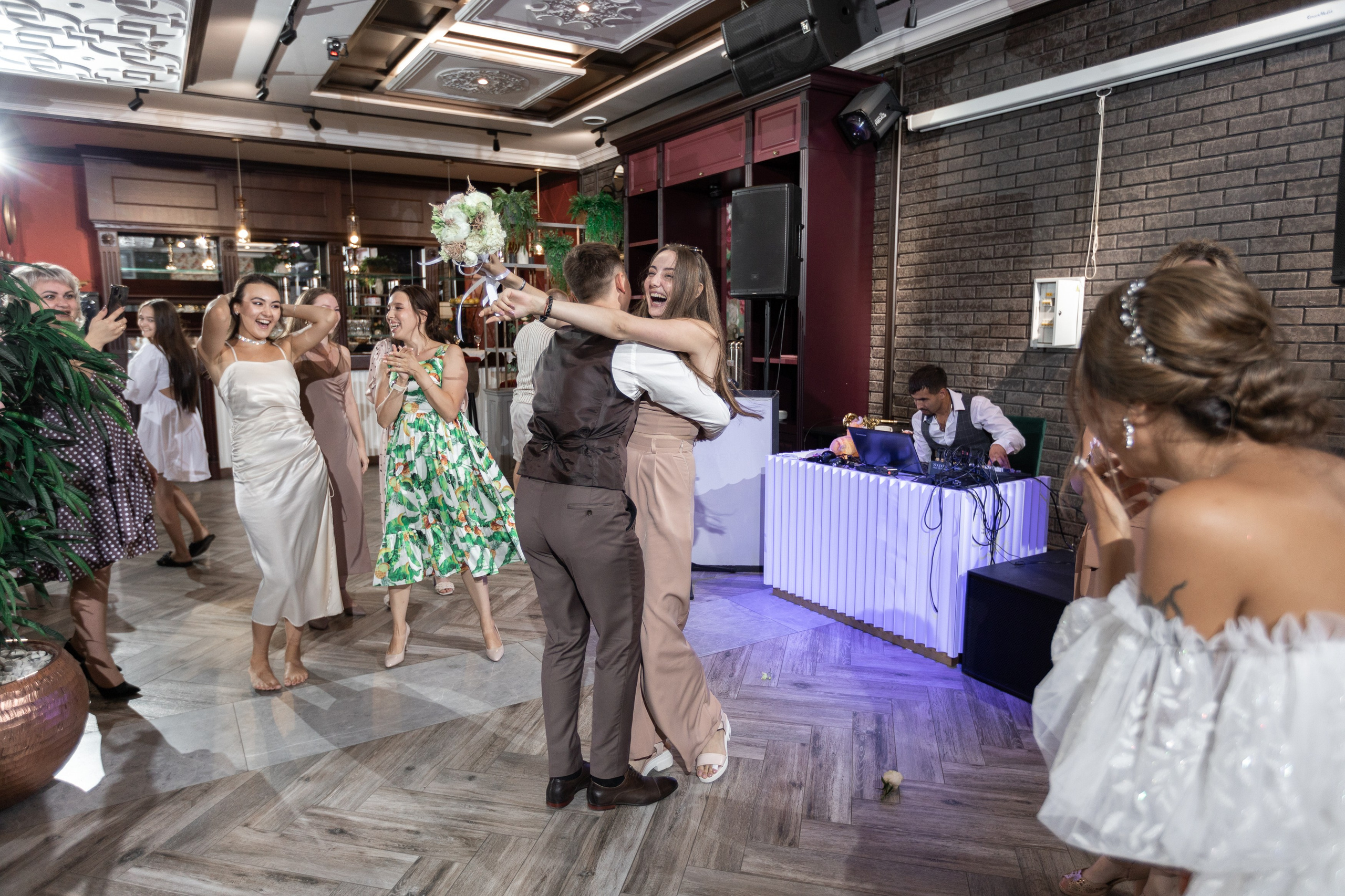 Свадебный фотограф Уфа — Руслан ГабдлисламовЖивые эмоции, красивые кадры, воспоминания на всю жизнь.Работаю по всей Республике Башкортоста. Свадебный фотограф Уфа Руслан Габдлисламов