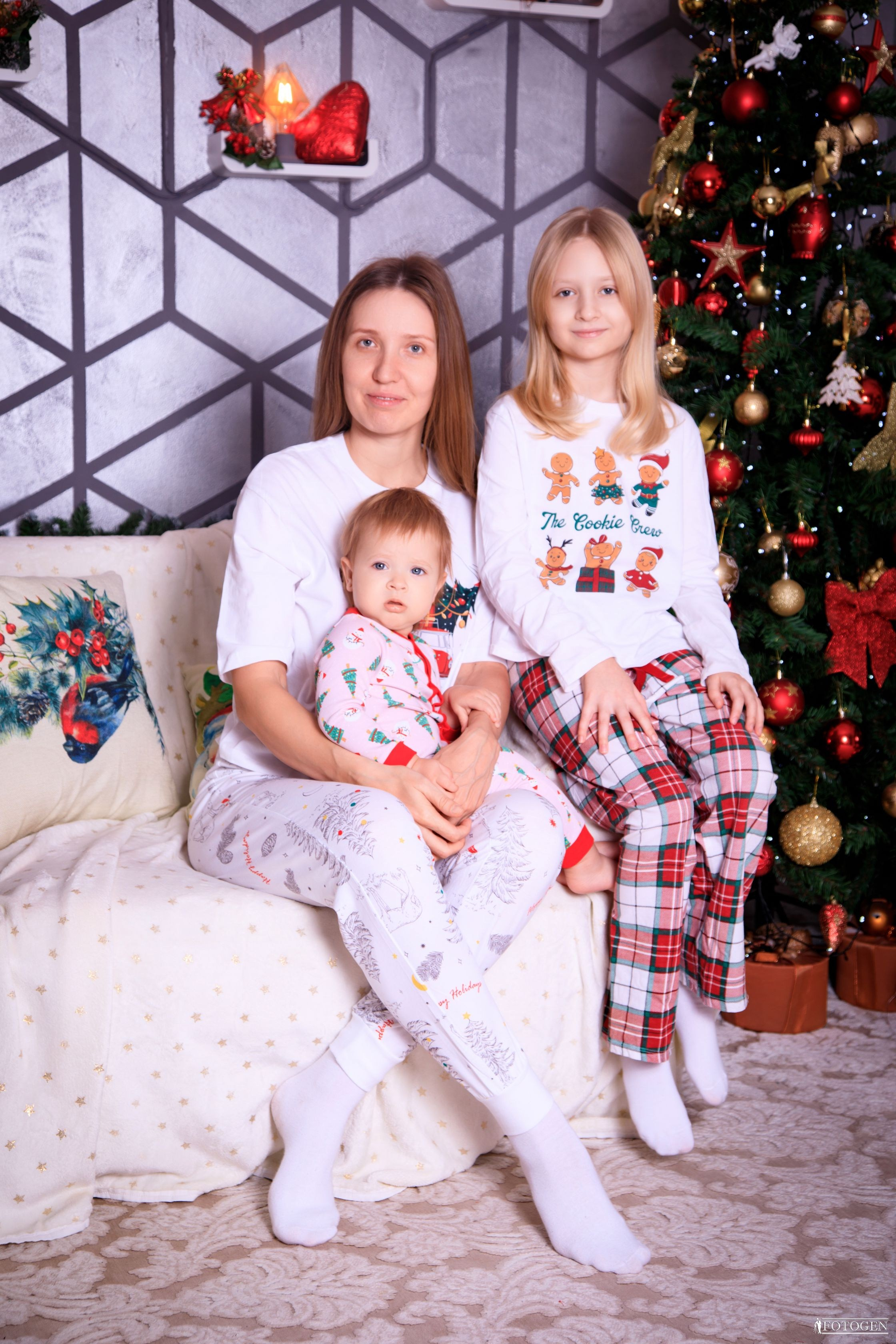 Портфолио больших семей: Единство и радость в новогодних интерьерах. Интерьерная фотостудия FOTOGEN г. Краснодар