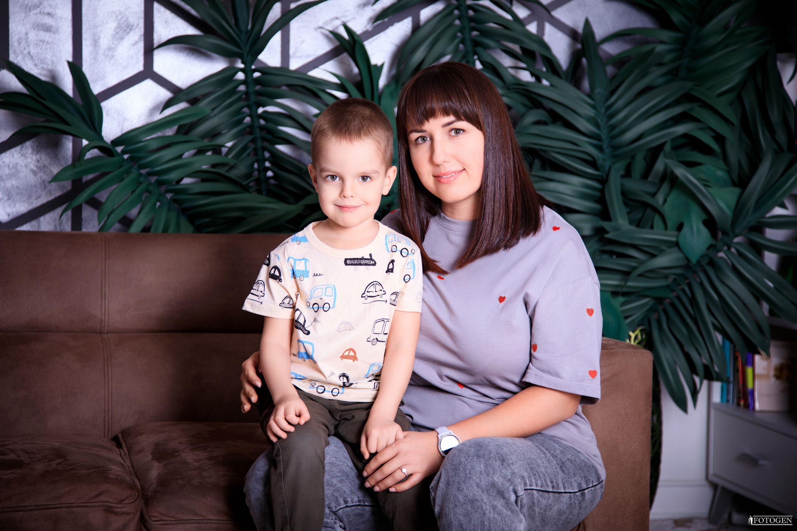 Семейная фотосессия: мама с детьми | Портфолио Fotogen. Интерьерная фотостудия FOTOGEN г. Краснодар