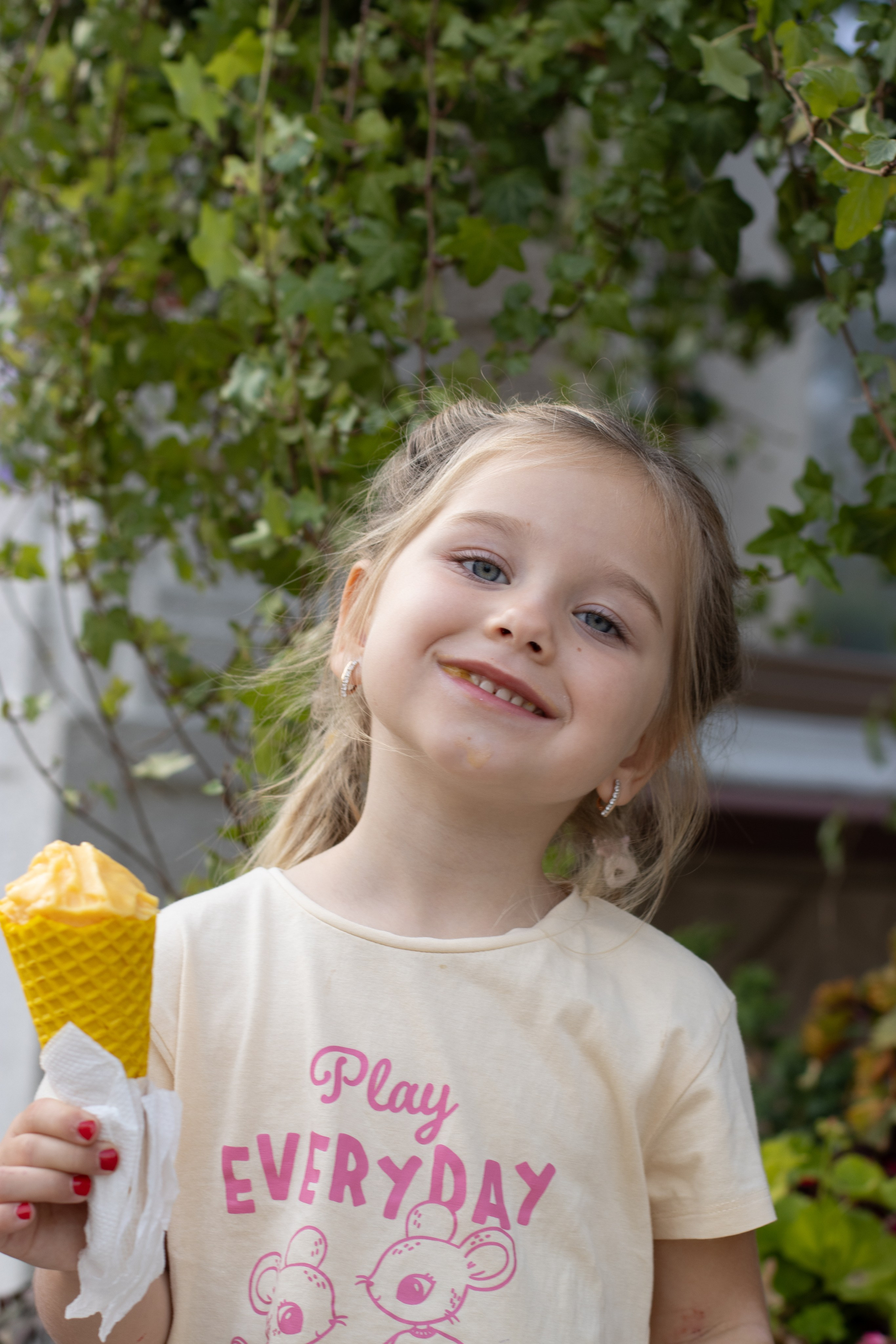 Две сестрички в парке. Главная