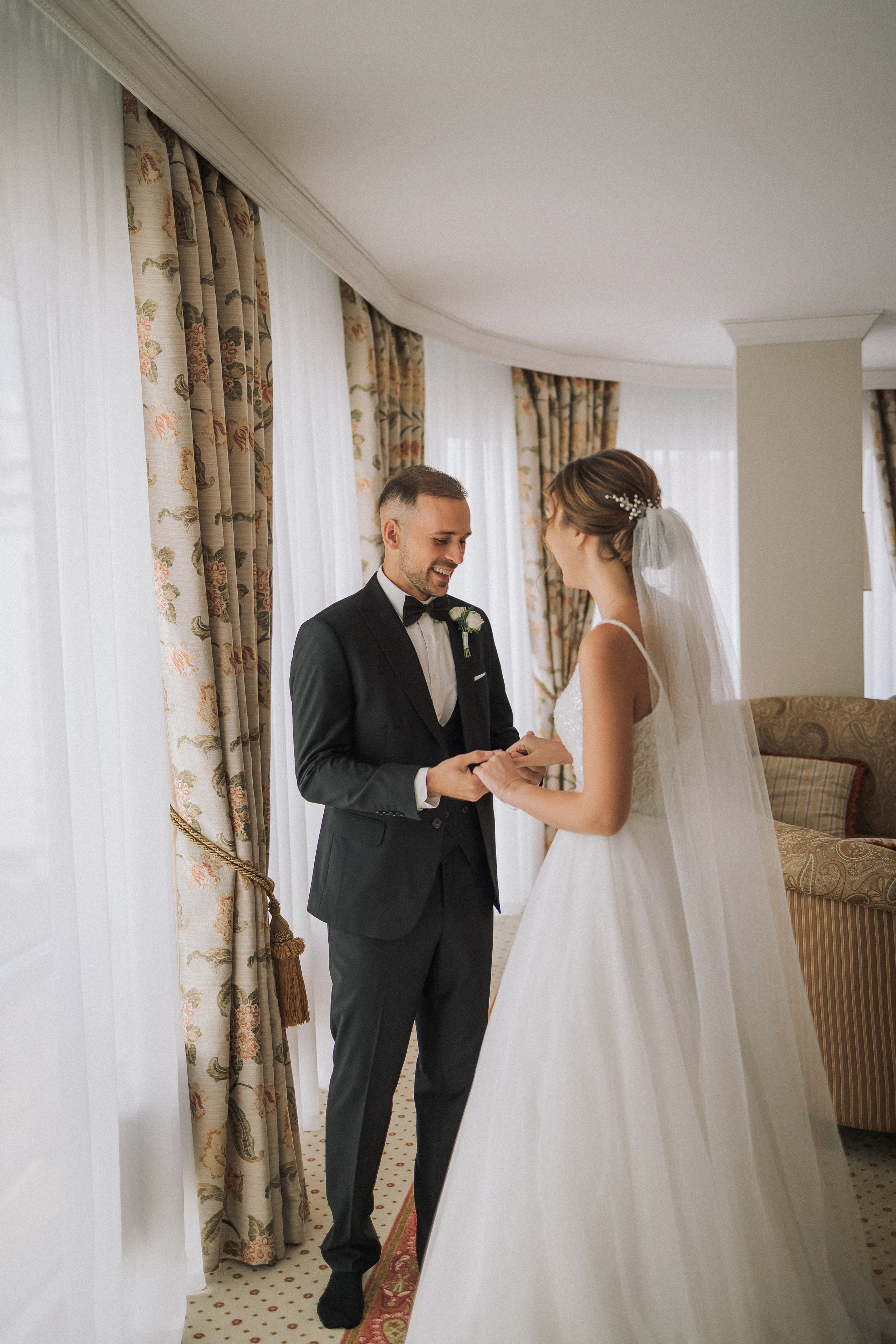 Свадебная прогулка Екатерины и Евгения. Свадебная фотография. Арина Рубах