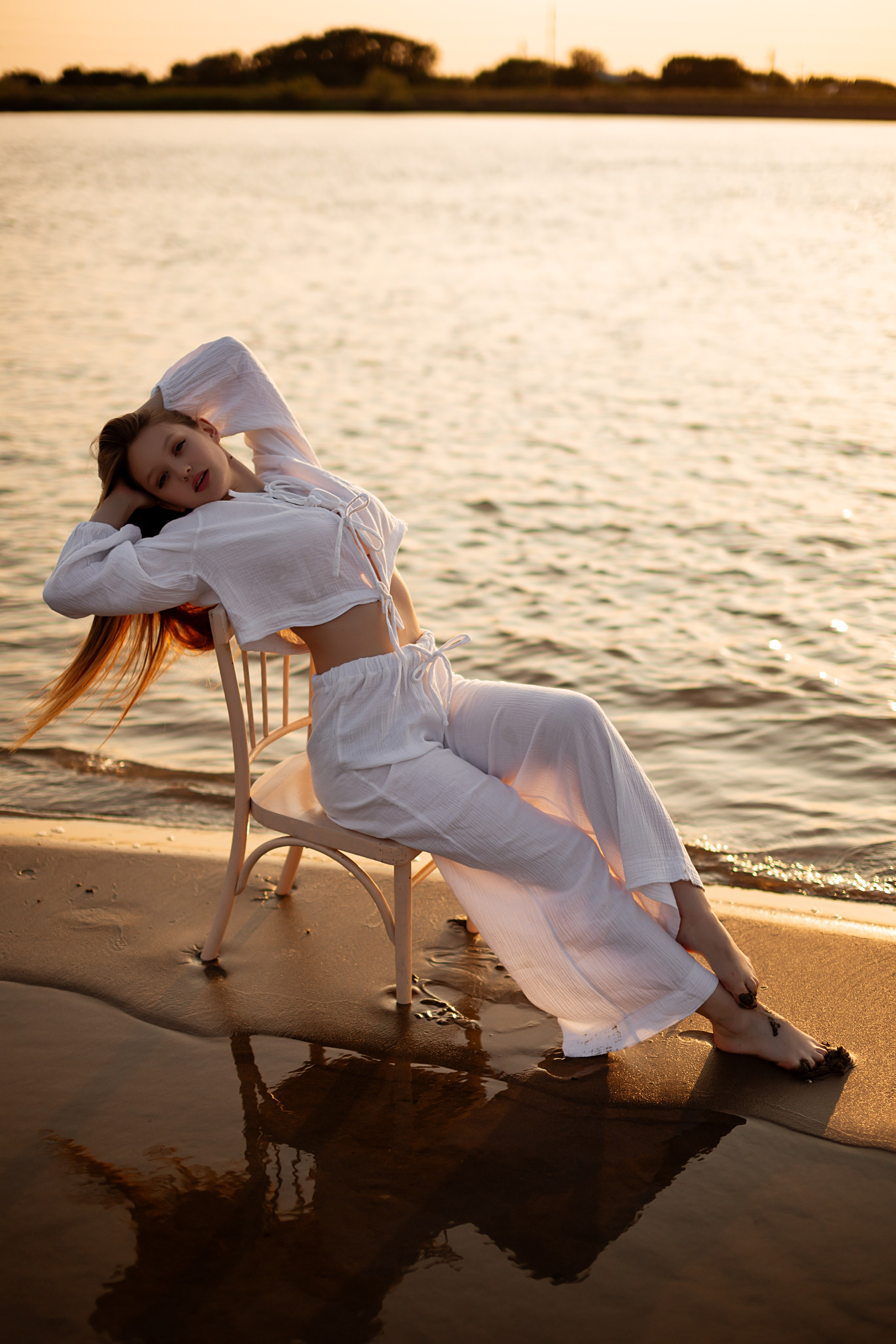 У воды. Https://malovafoto.ru