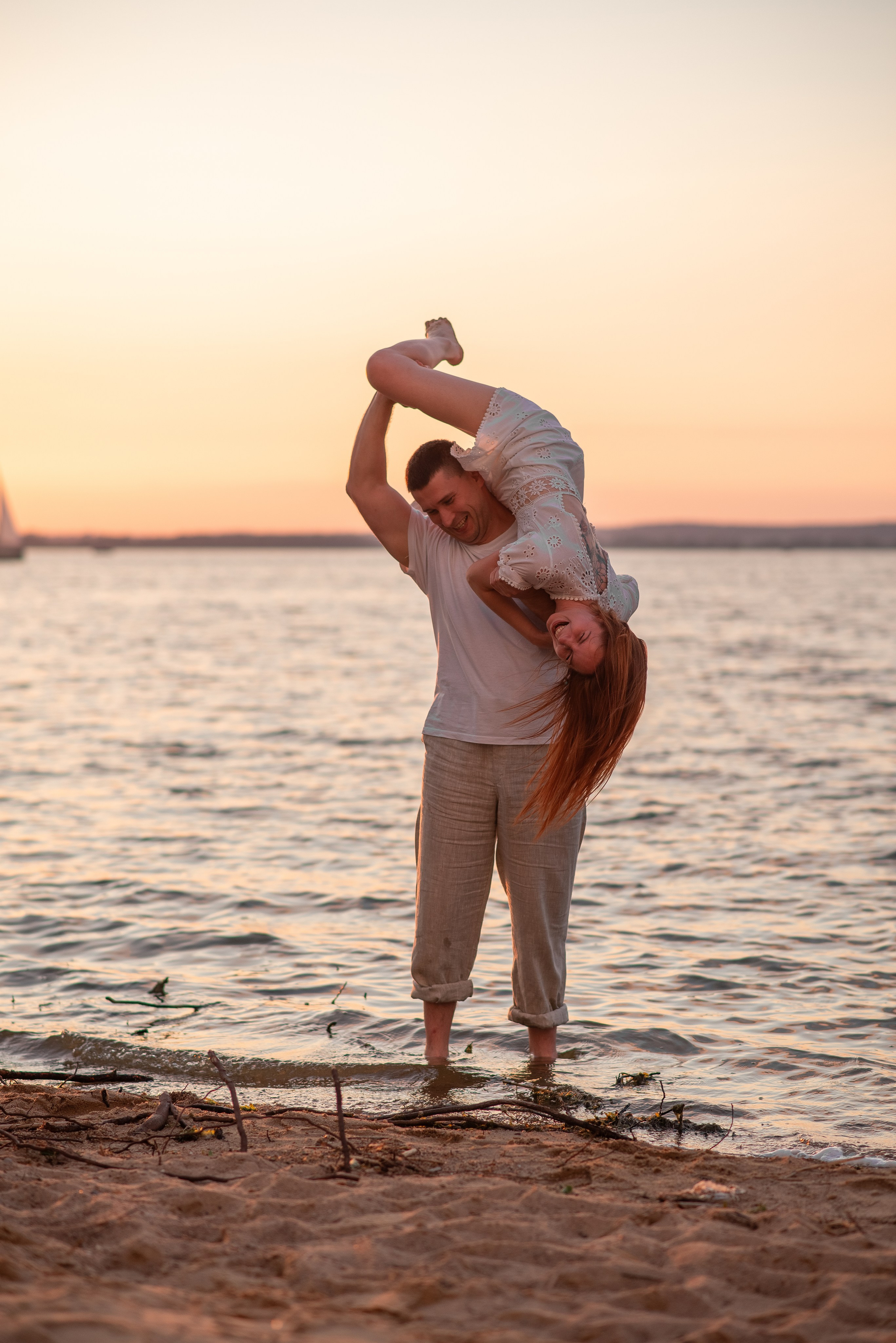 Оксана+Саша на Минском с крыльями. Семейный фотограф на выписку из роддома и крещение Минск Настя Гришук