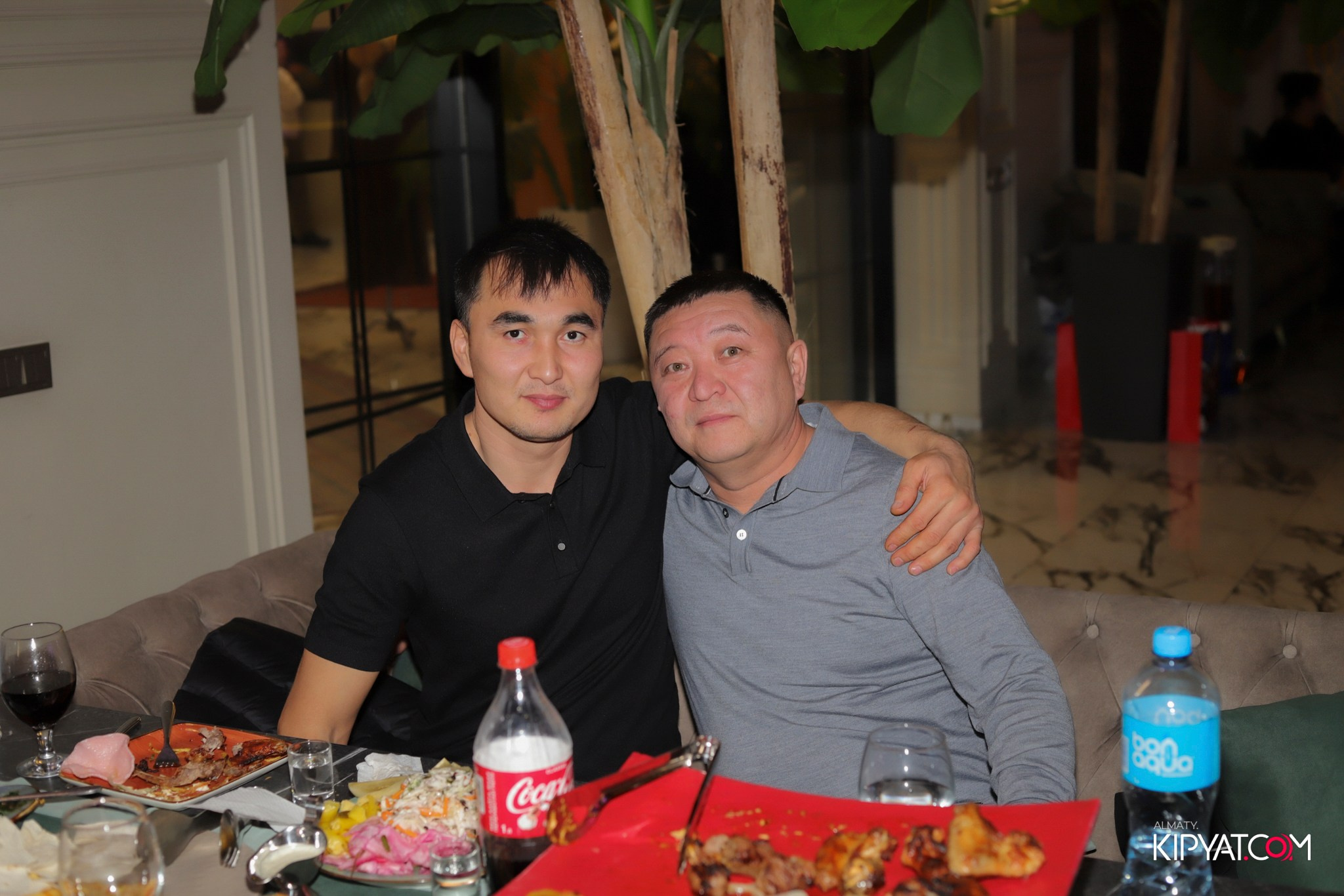 RAHHAT РЕСТОРАН. КИПЯТКОМ АЛМАТЫ! Фотосъемка мероприятий в Алматы