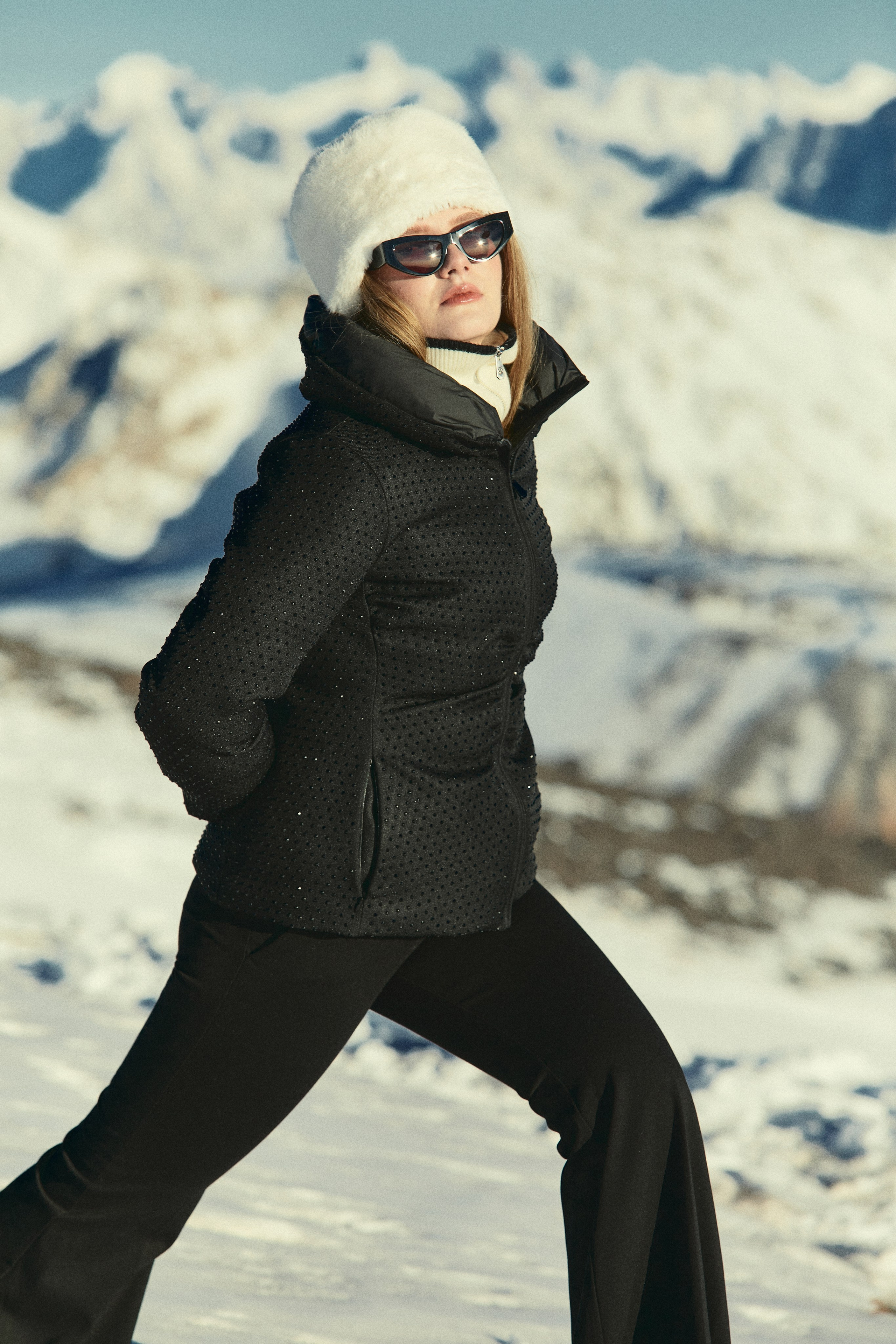 Съемка для бренда одежды в горах под ключ. Фотограф Продюсер в горах КБР / Москва  Нальчик Горы