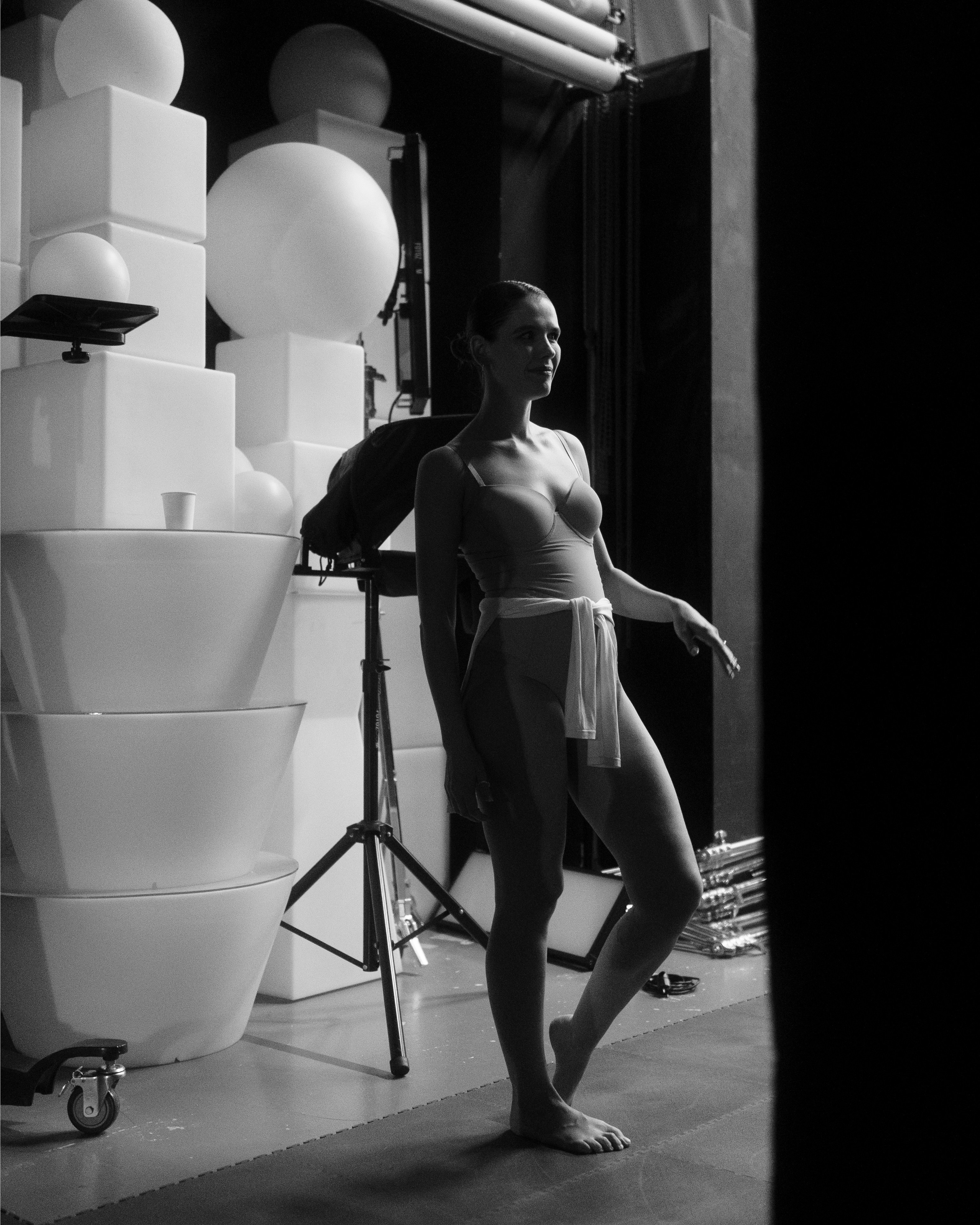 Reportage photography of dancers in the movie pavilion