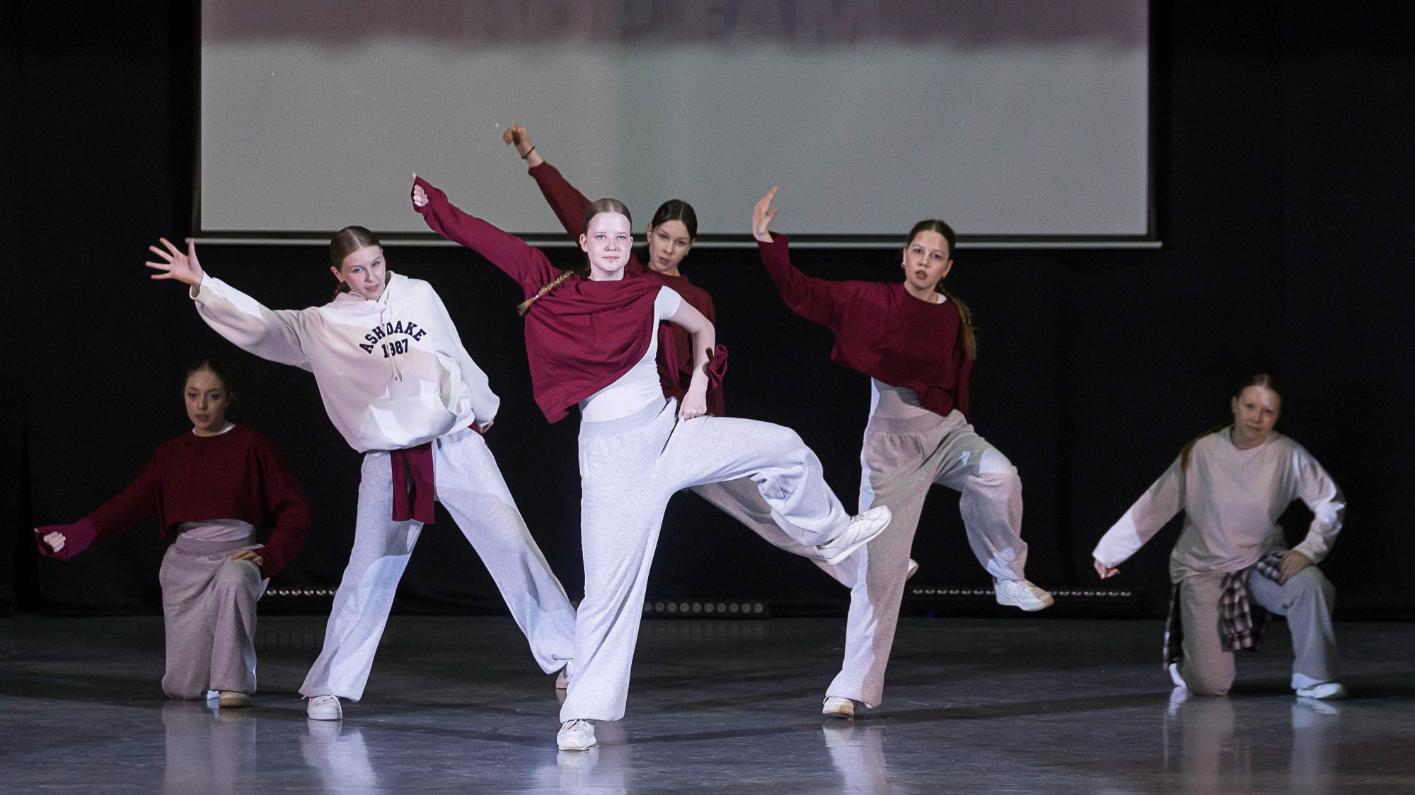 Отчетный концерт школы танцев UPGRADE. Репортажный фотограф в Казани Павел Серпокрылов