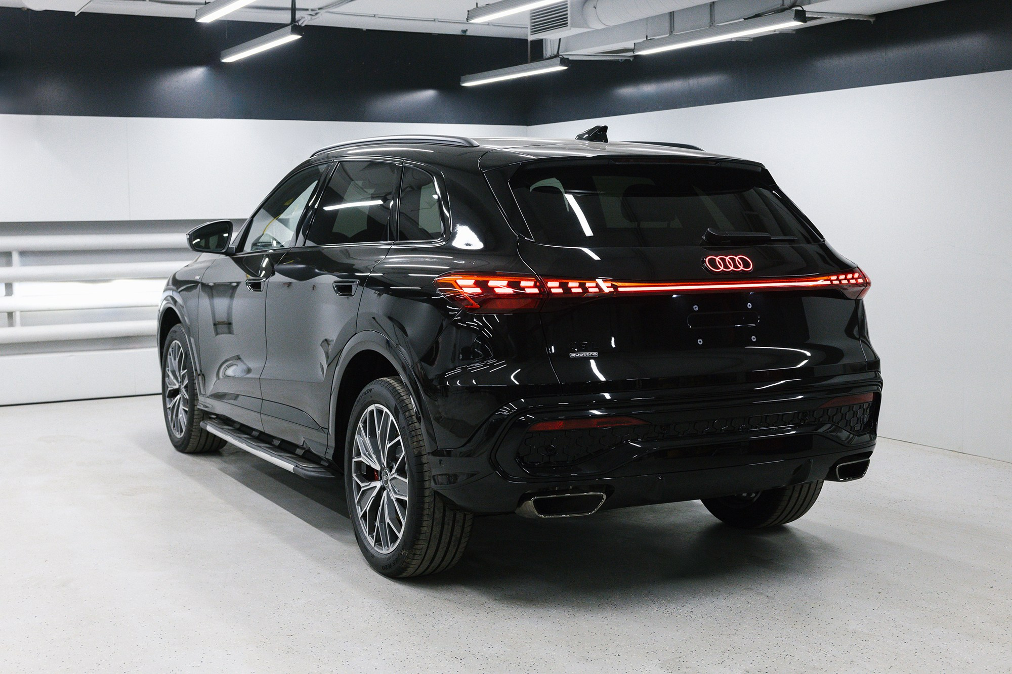 Audi Q5  40 TFSI 2.0 S tronic (204 л. с.). Автосалон «Х-Авто»