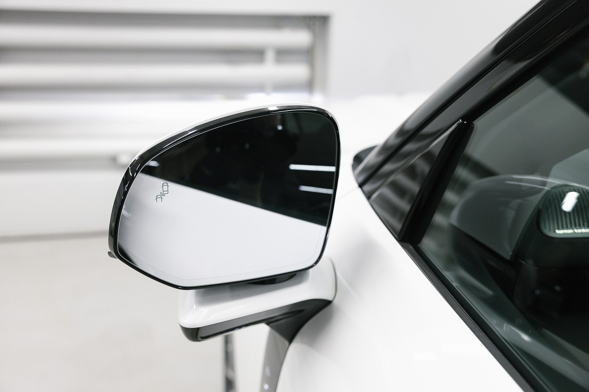 Lynk & Co 900 Ultra 2,0hyb 4WD AT (734 л. с.). Автосалон «Х-Авто»