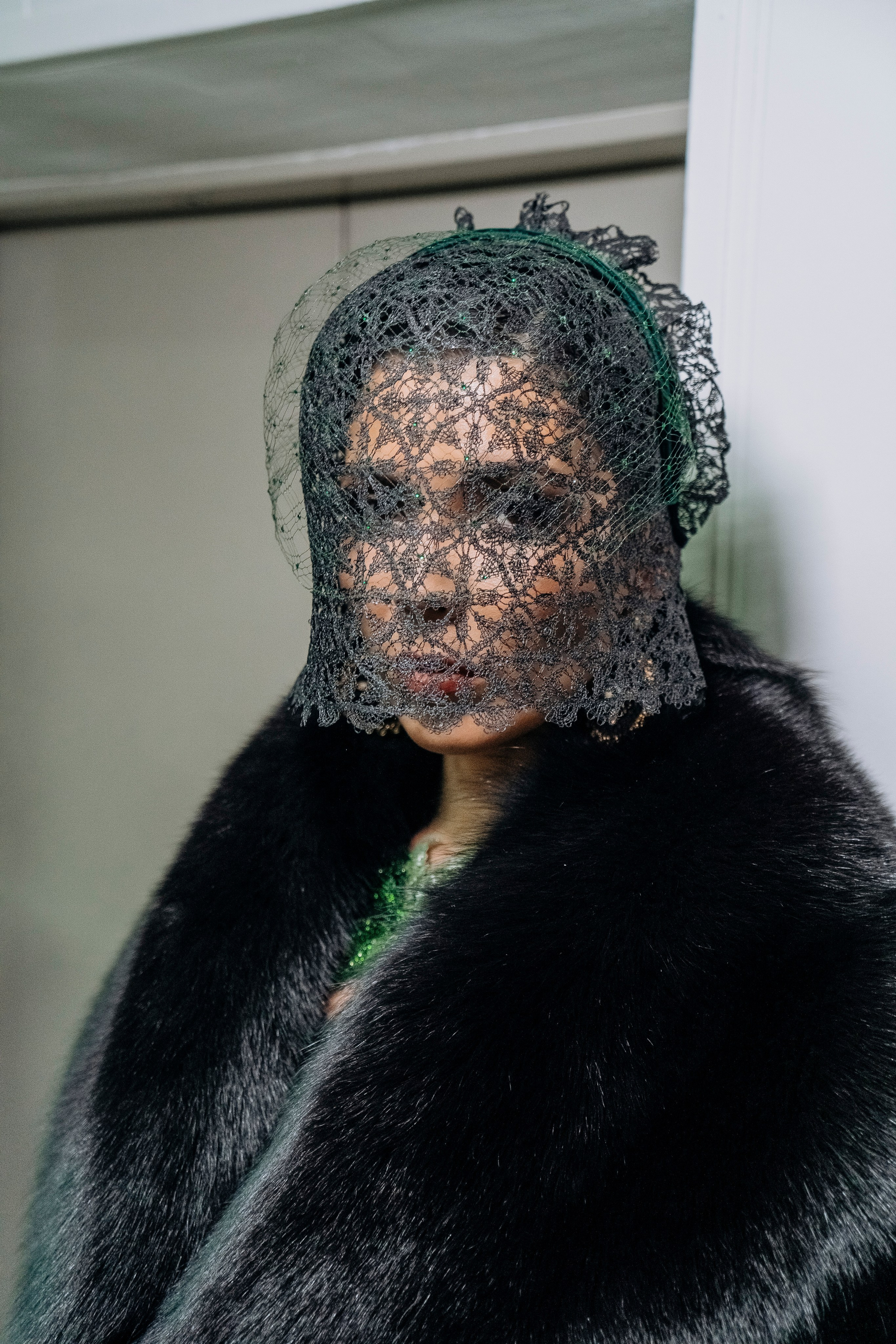 Возвращение легенды: Староновогодний показ Вячеслава Зайцева Больше: https://sinonim.org/improve#res. Профессиональный портретный фотограф в Москве Владимир Глаголев