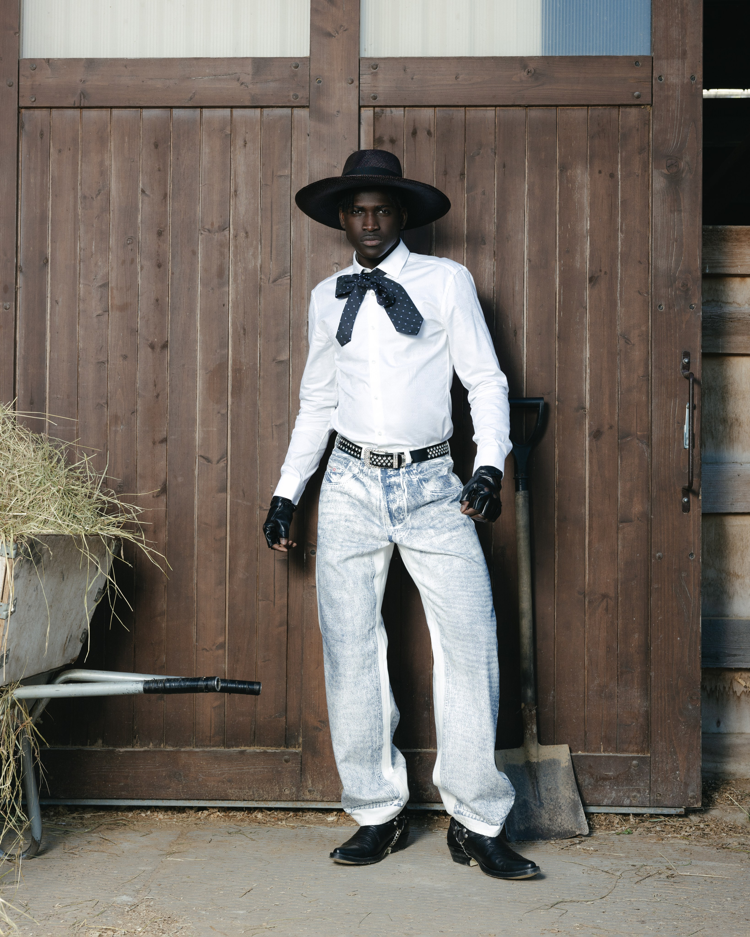 Western. Photographer. Producer. Retoucher