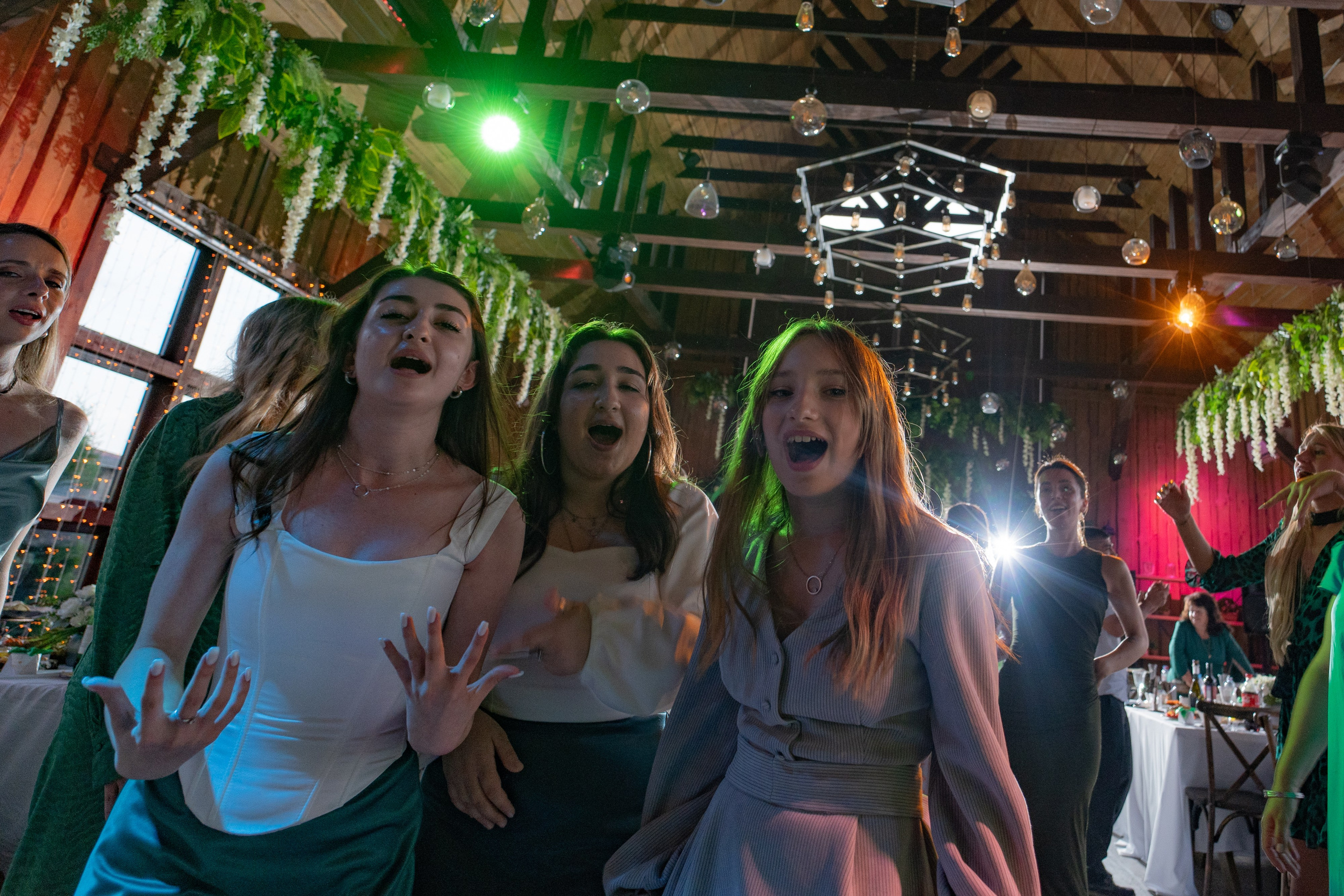 Банкет в ресторане «Амбар № 1» в городе Петергофе. Свадебный фотограф Александр Невский в Санкт-Петербурге