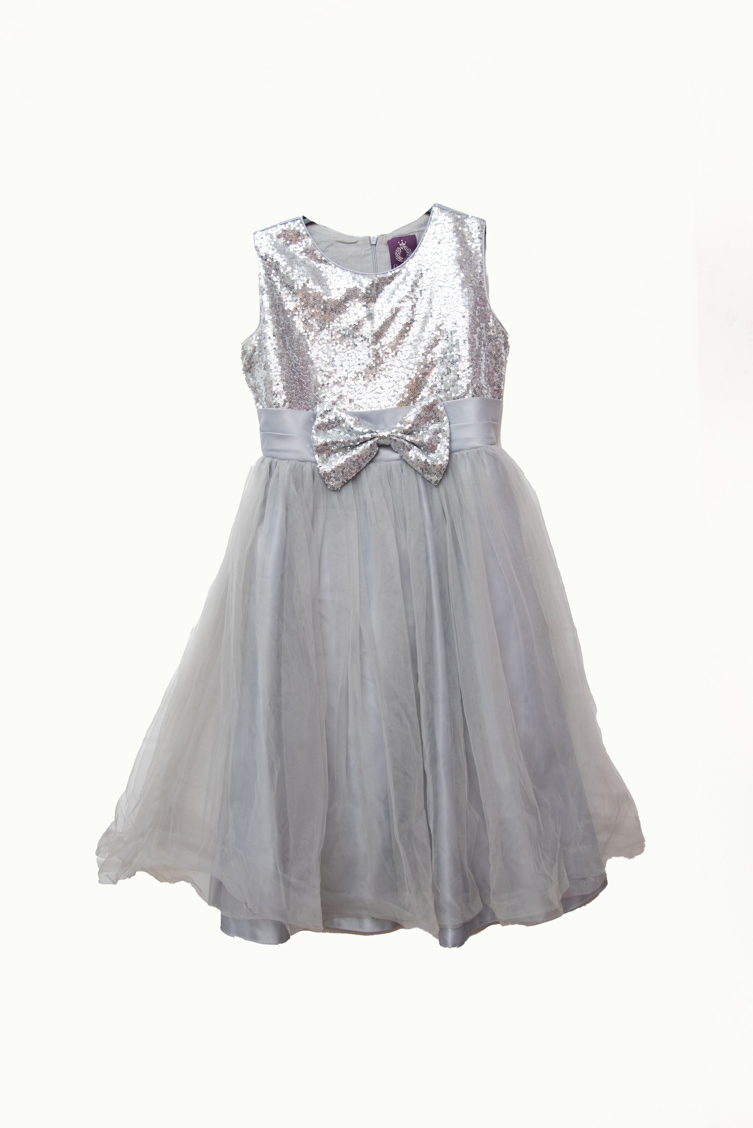 Детский фотограф в Иркутске платье серое с пайетками