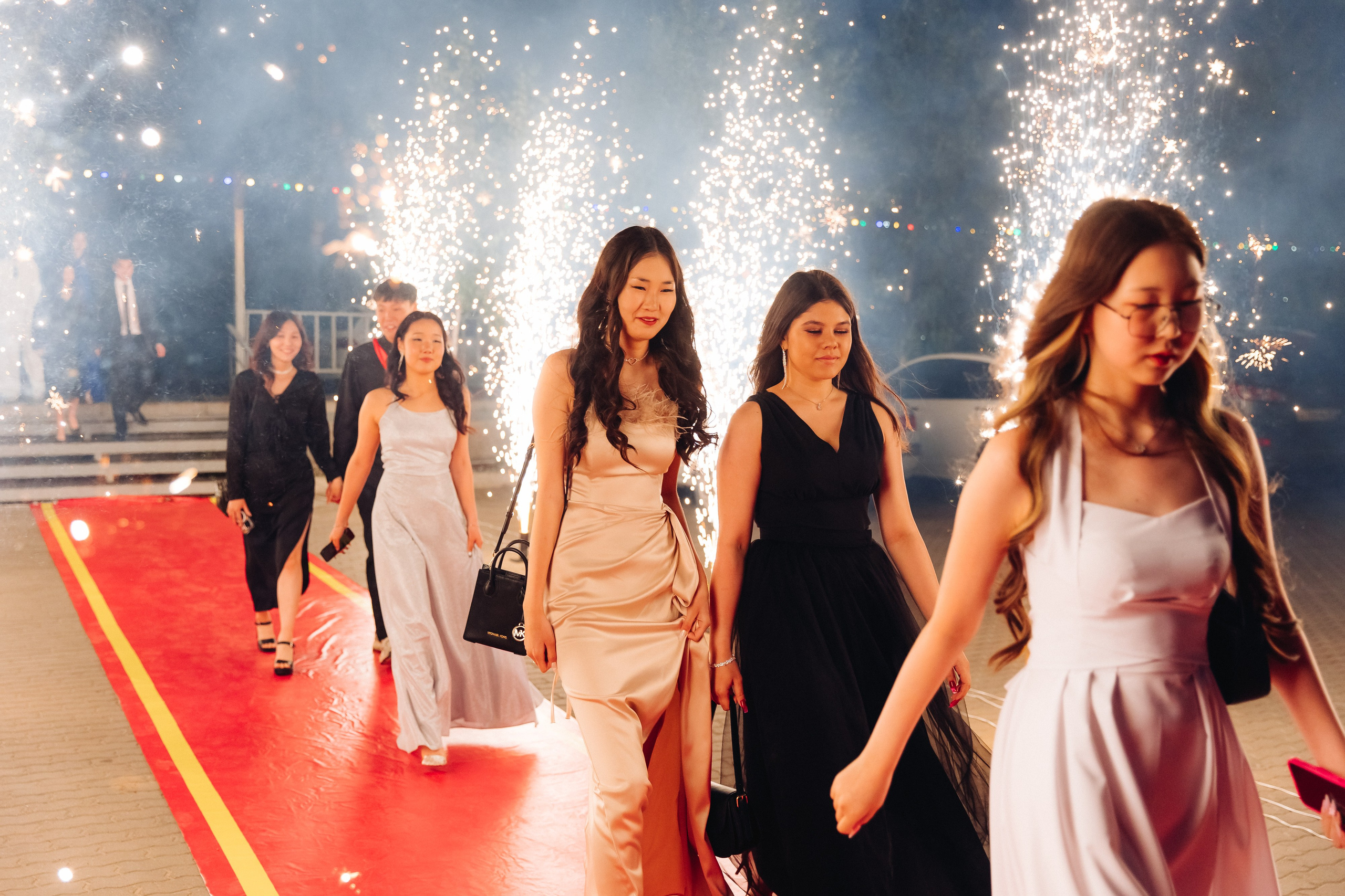 Выпускной вечер. 49 школа. Баран на корове. Свадебный и семейный фотограф в Улан-Удэ