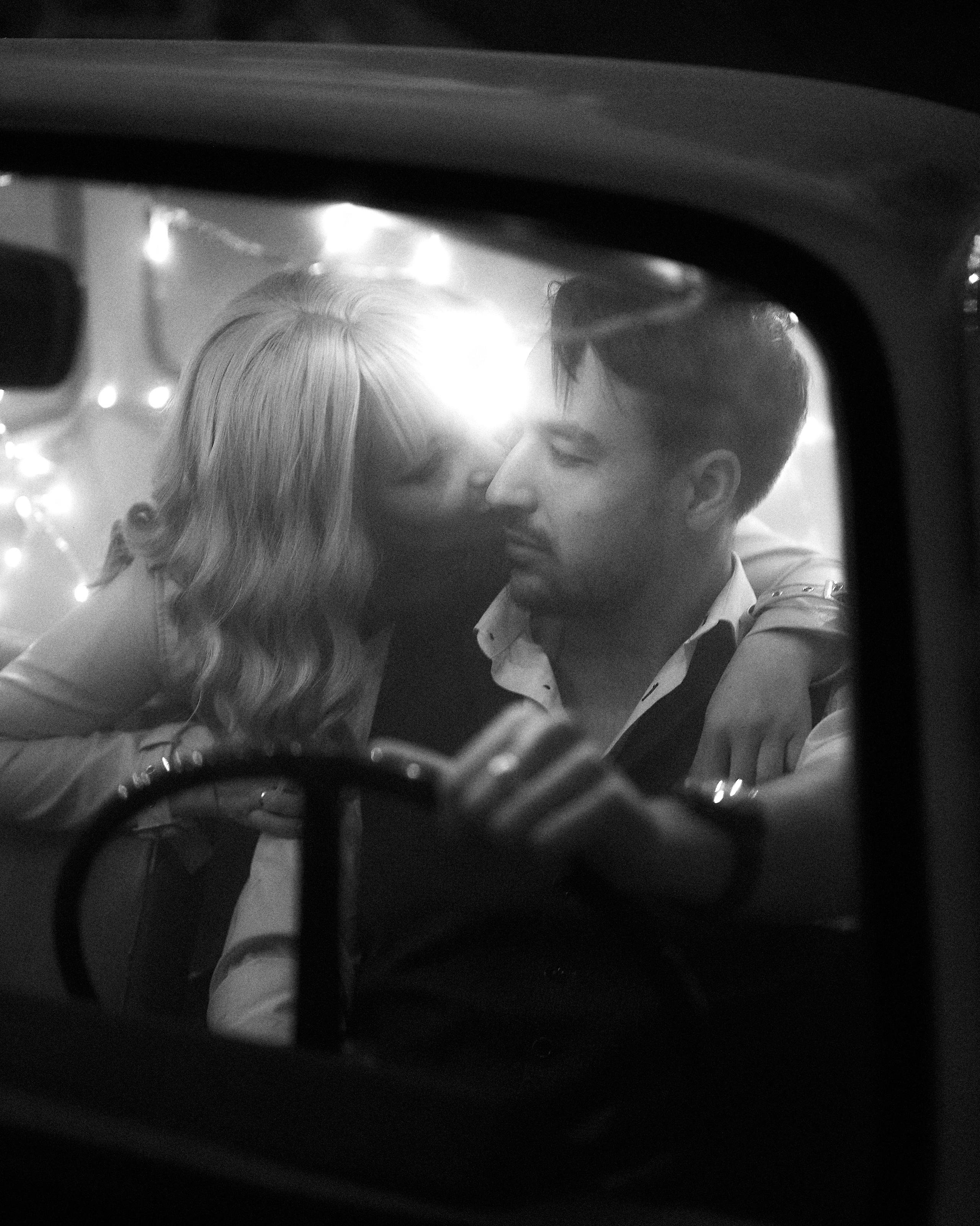 Love in the car. Портретный фотограф в Казани
