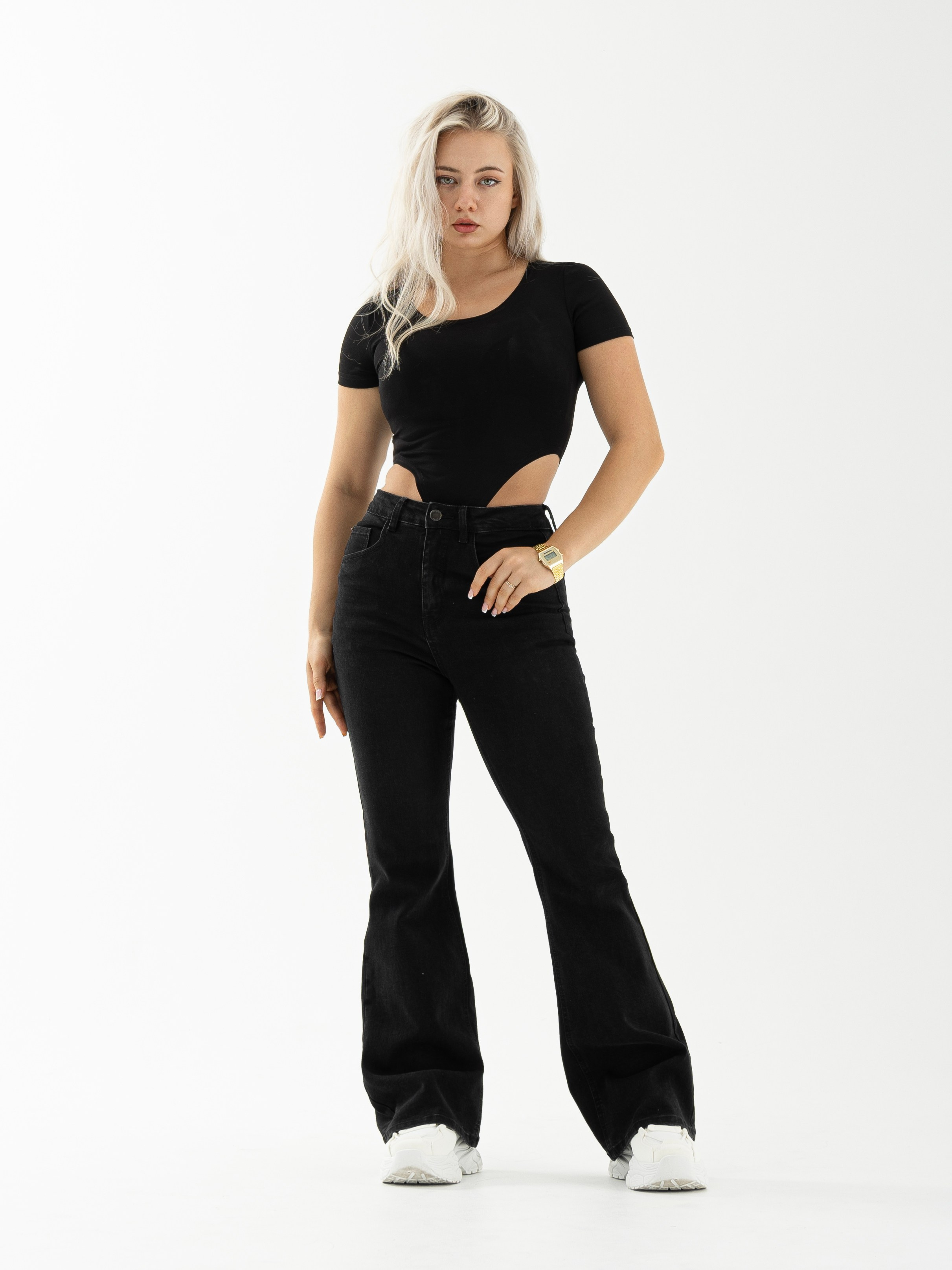 Софа. Фото для маркетплейсов в самых сочных локациях города Сочи