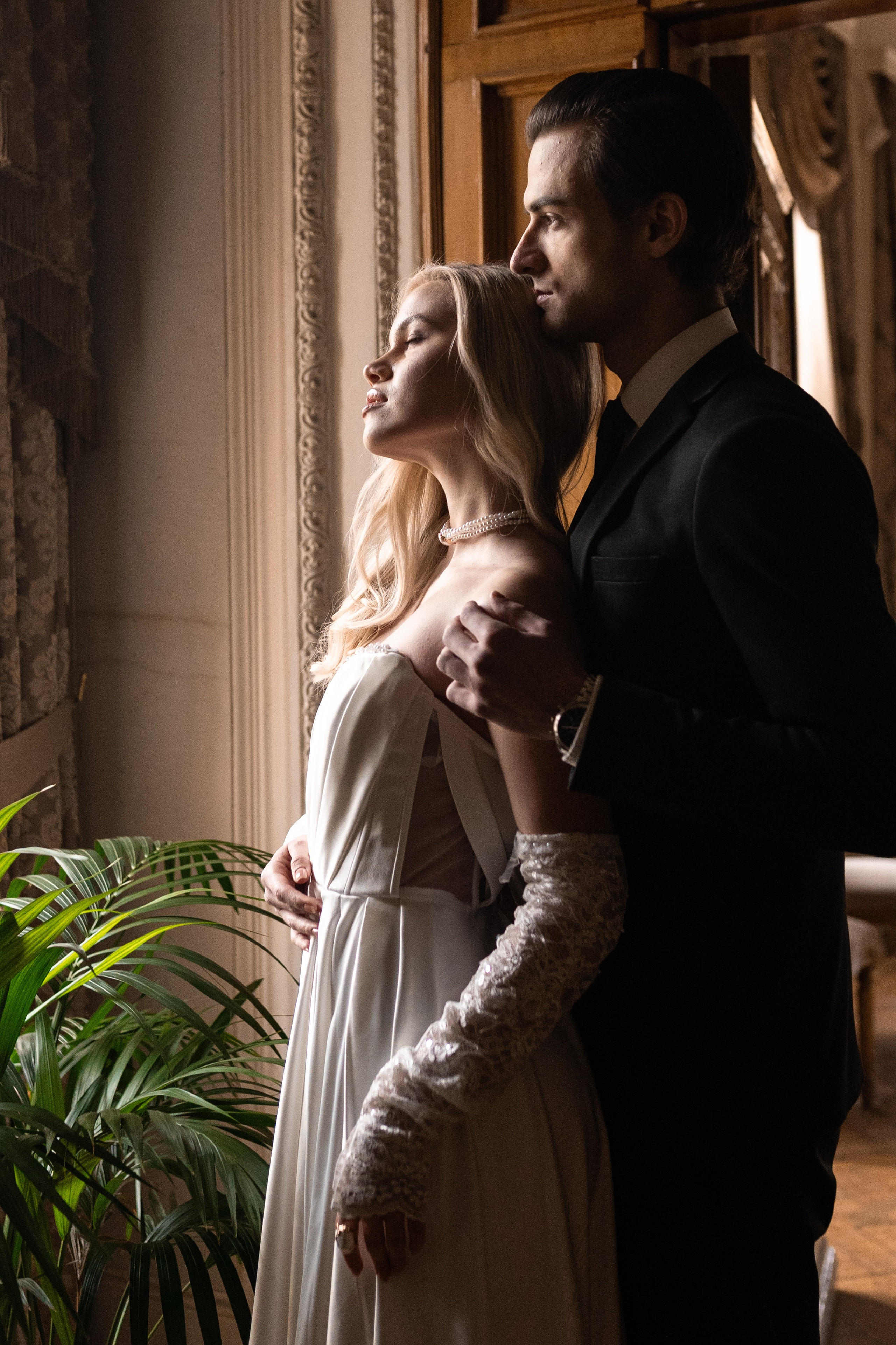 Свадебная фотосессия в Пушкинской библиотеке. Свадебный фотограф в Москве Анна Полушина