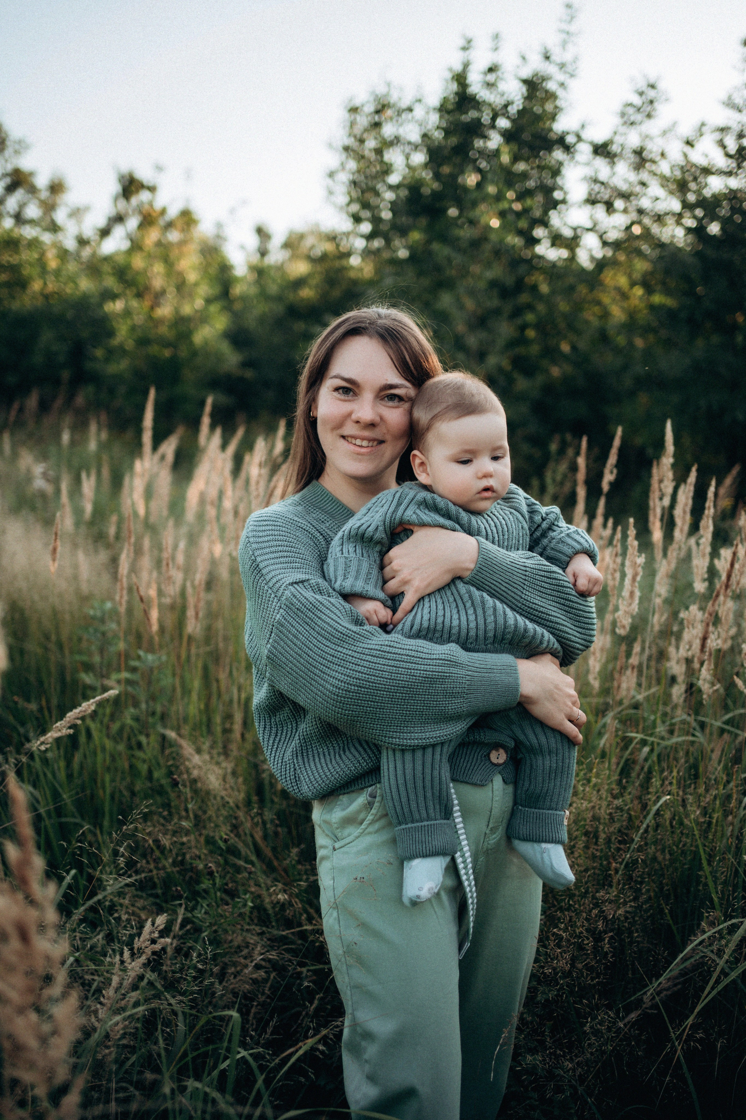 Прогулка в поле. Фотограф новорожденных и малышей до года в Москве Анастасия Соколова