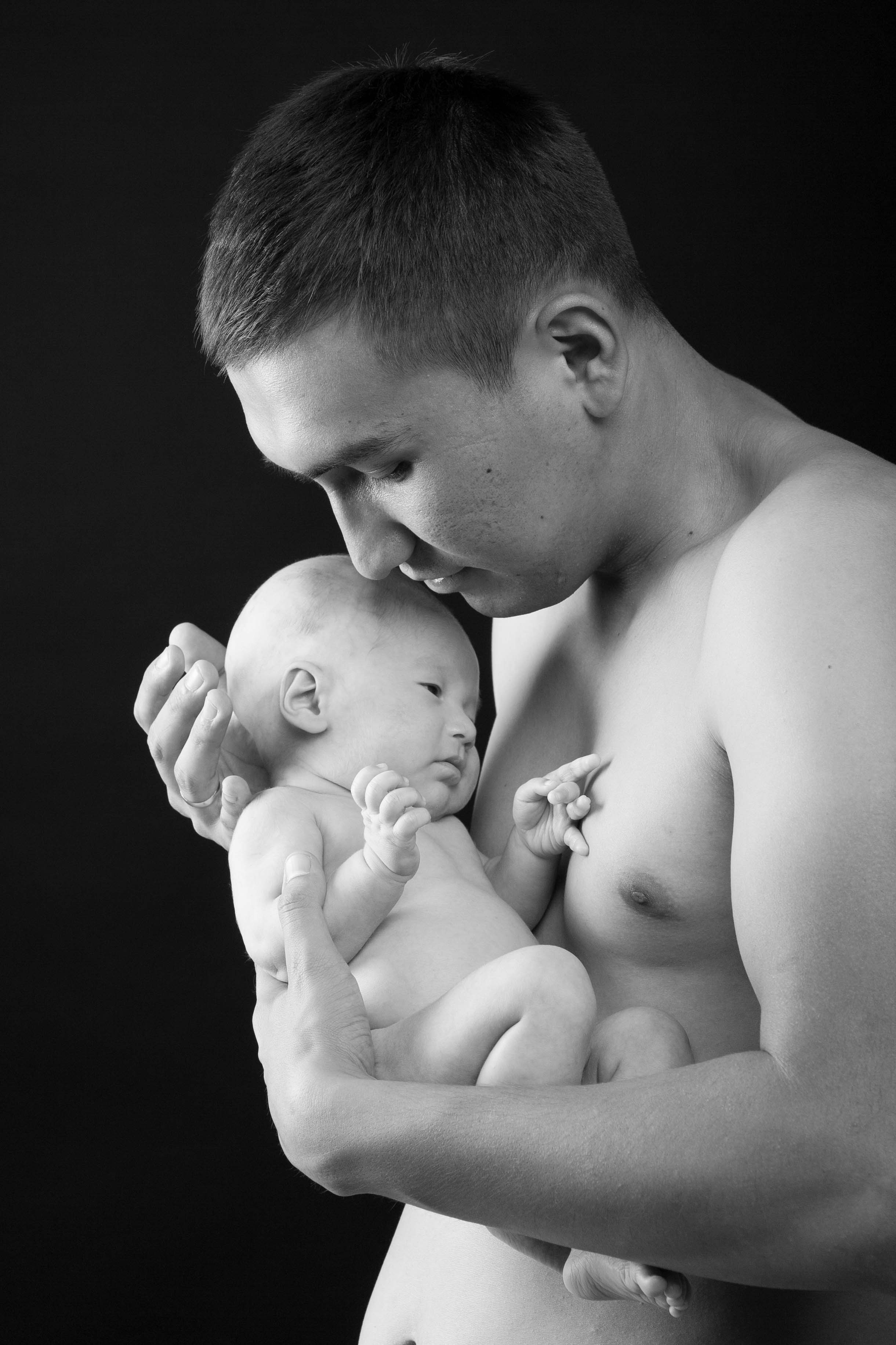 Newborn Алматы, фотосессия новорожденных и младенцев с родителями. Фотостудия Алматы. Семейная и детская фотостудия Family studio.Фотограф Алматы