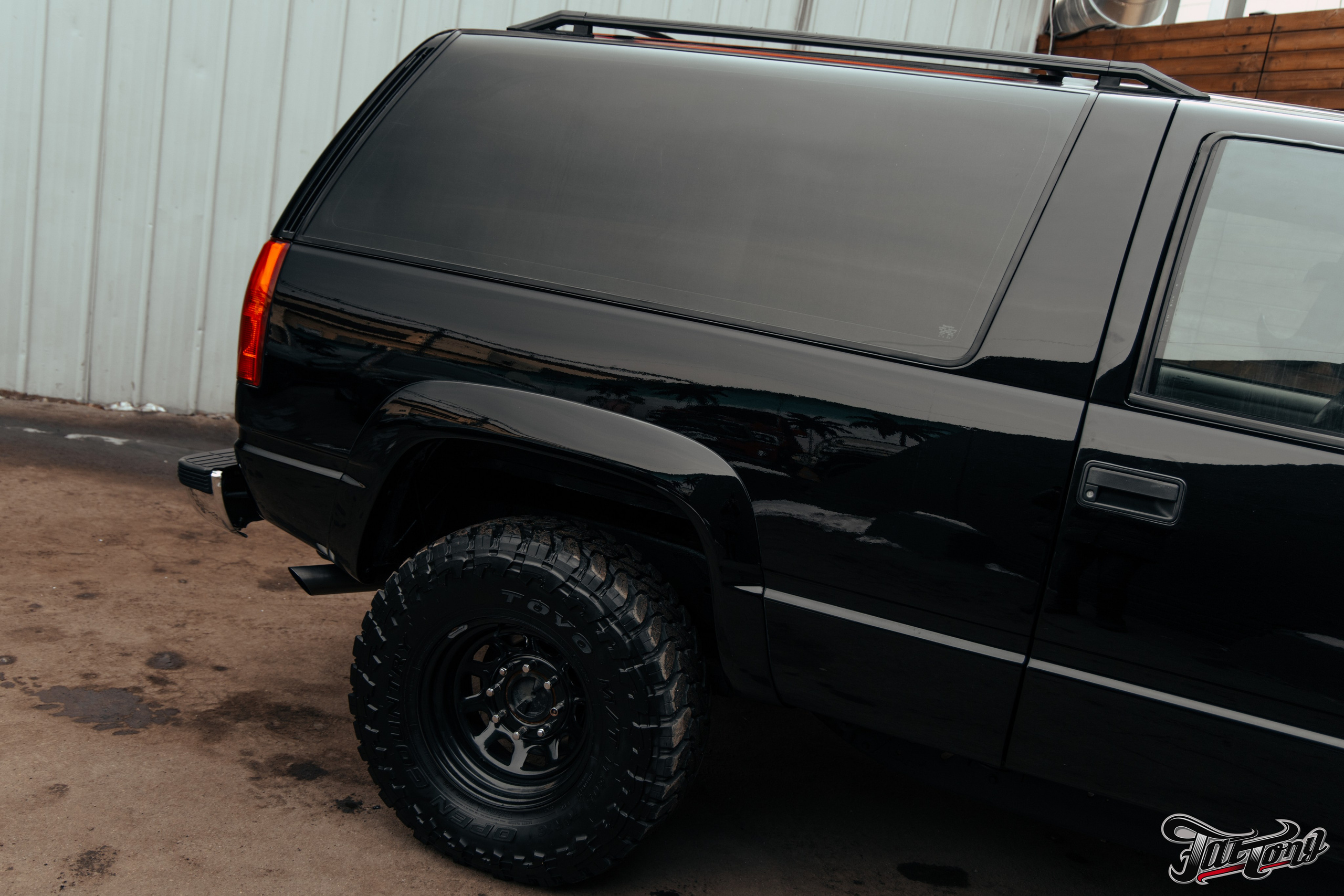 Chevrolet Tahoe I ремонт по кузову и окрас, пошив салона. DeLorein