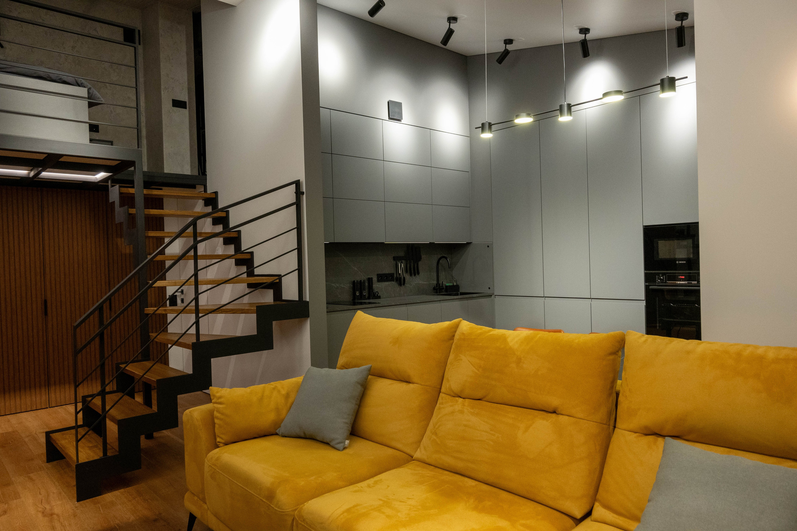 The apartment is on two levels. Fotograf Dmitrii Donets