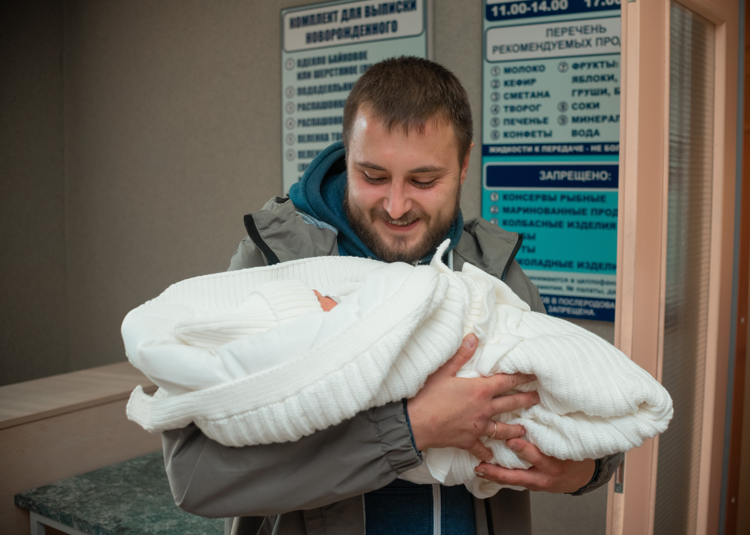 Выписка Натальи МиД. Семейный фотограф на выписку из роддома и крещение Минск Настя Гришук