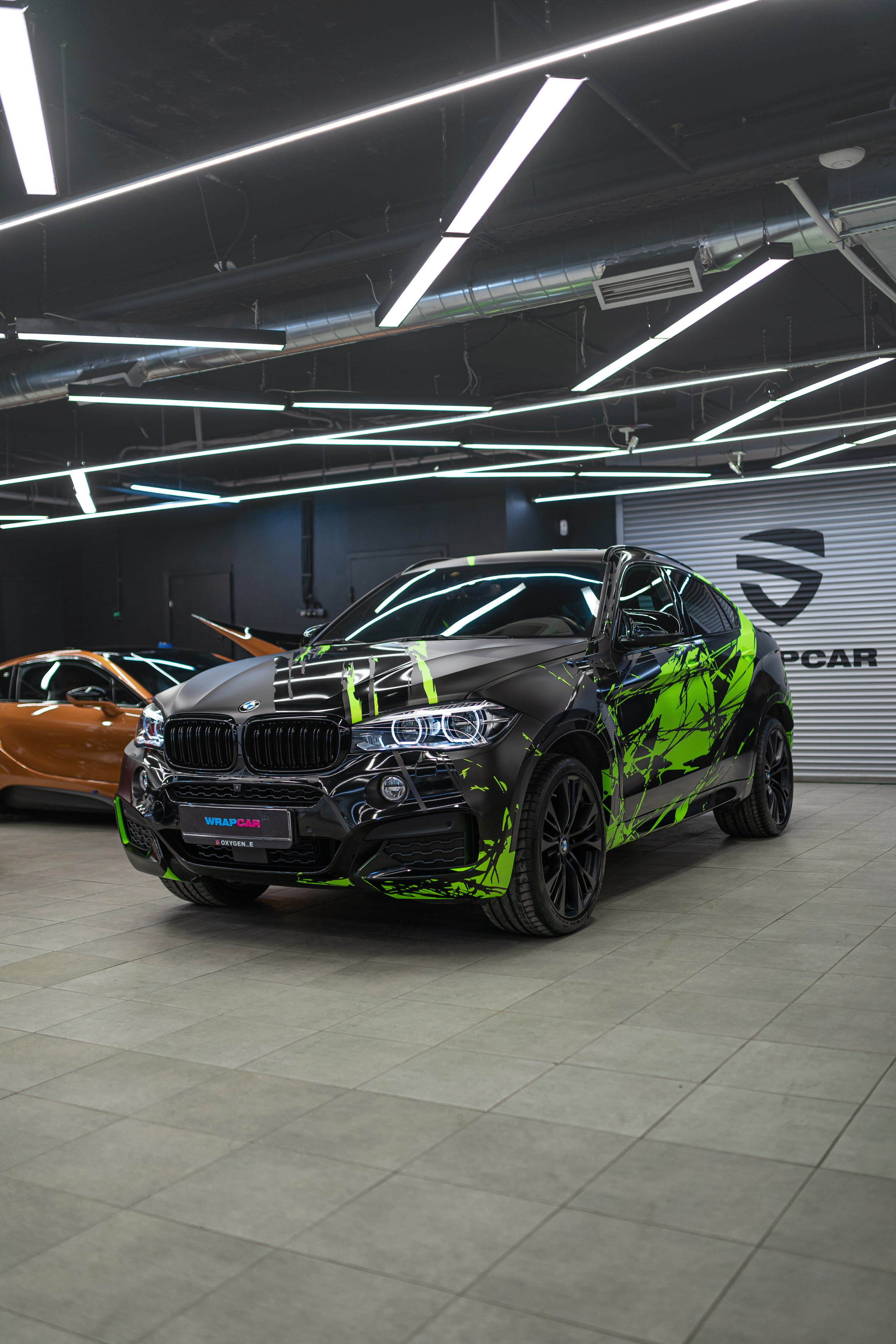Винилография на BMW X6. Студия дизайна и оклейки авто Barmaley Design