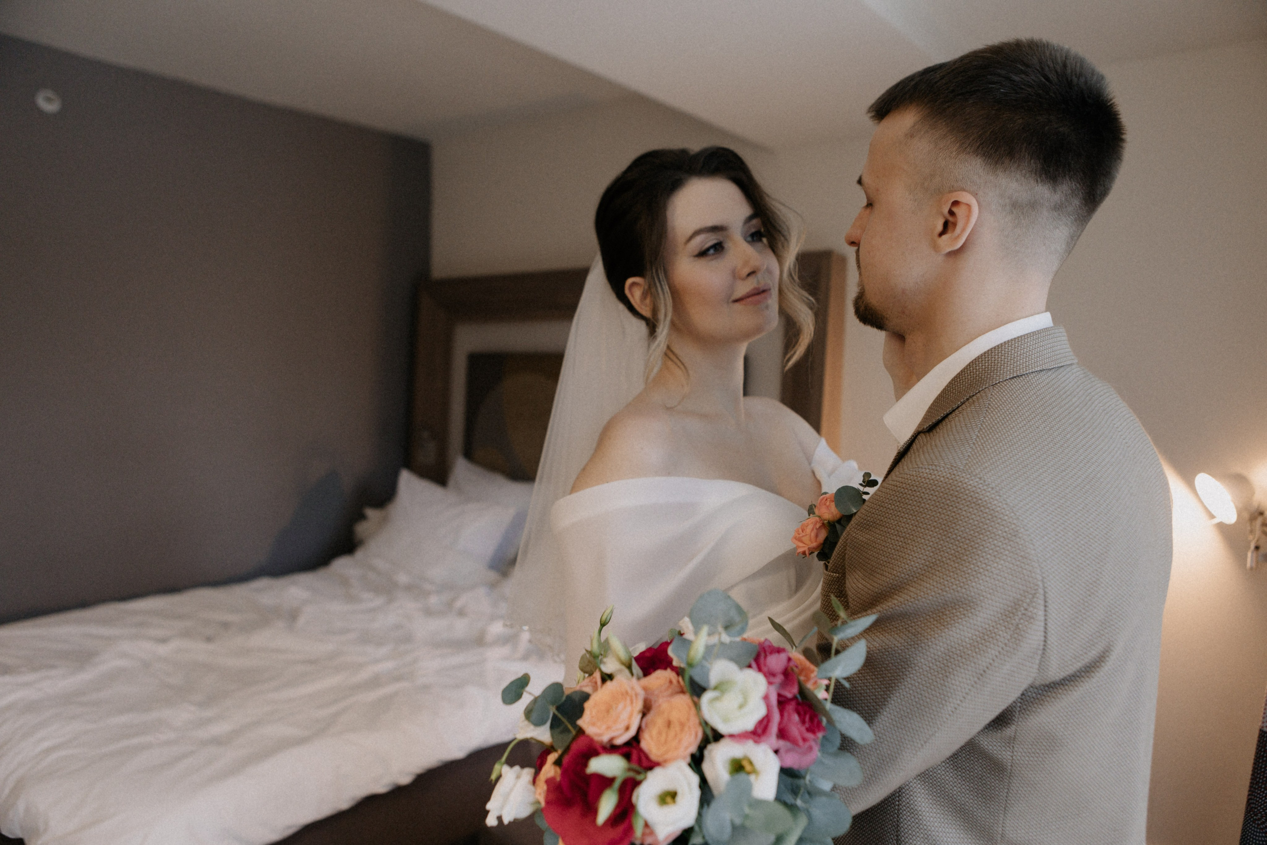 Ксюша и Илья. Утро в отеле роспись в Birds. Свадебный и портретный фотограф в Москве Анастасия Масюк